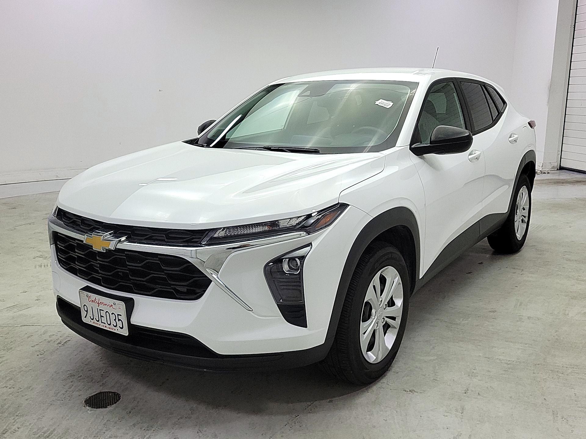 Thumbnail: 2024 Chevrolet Trax - 3