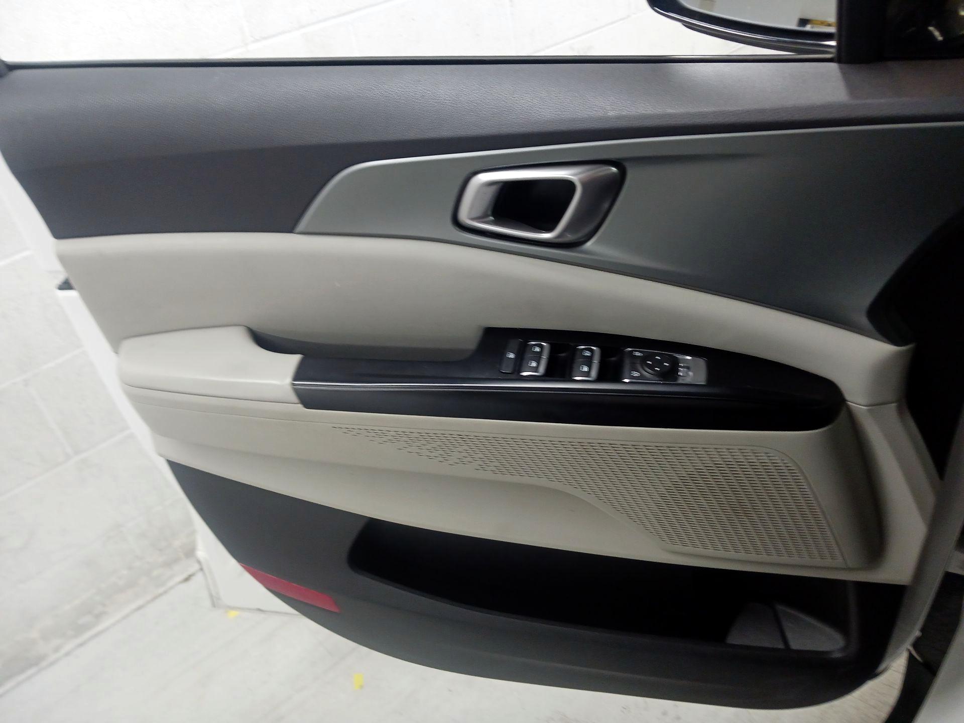 Thumbnail: 2022 Kia Carnival - 10