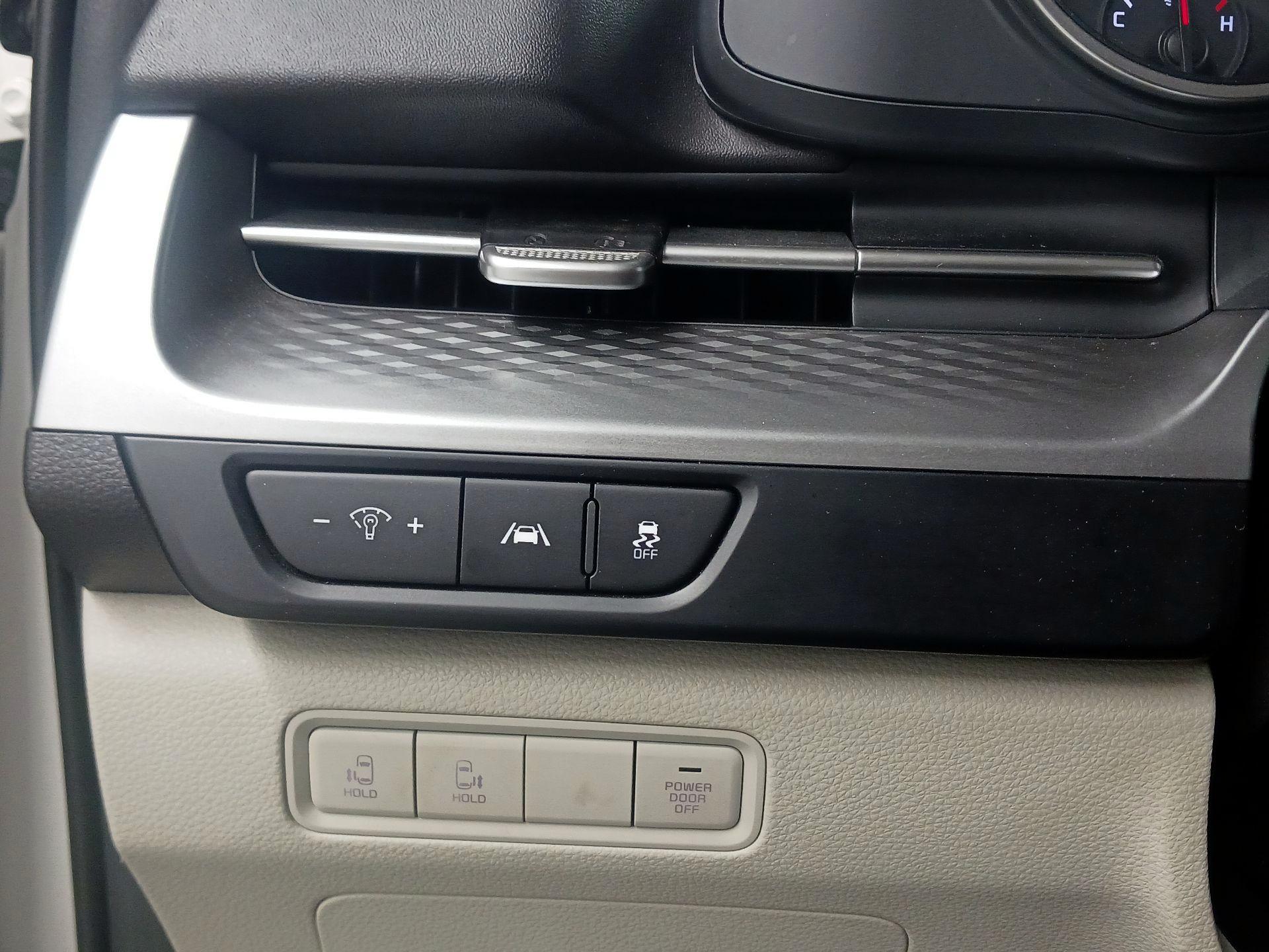 Thumbnail: 2022 Kia Carnival - 11