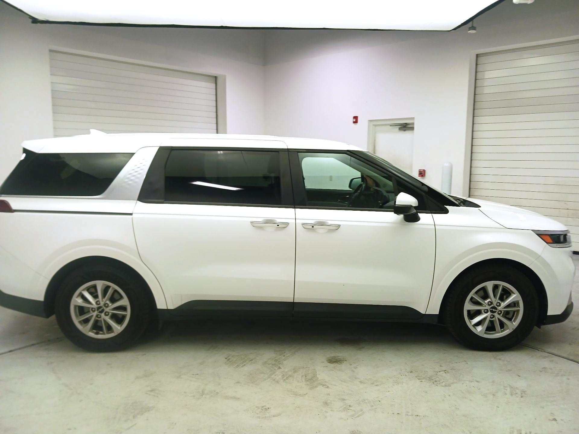Thumbnail: 2022 Kia Carnival - 4
