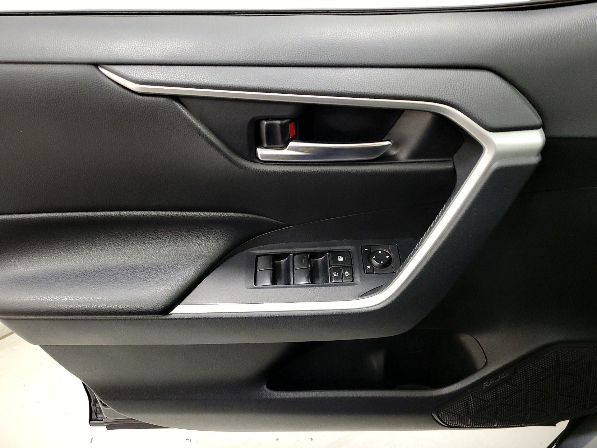 Thumbnail: 2019 Toyota RAV4 - 12