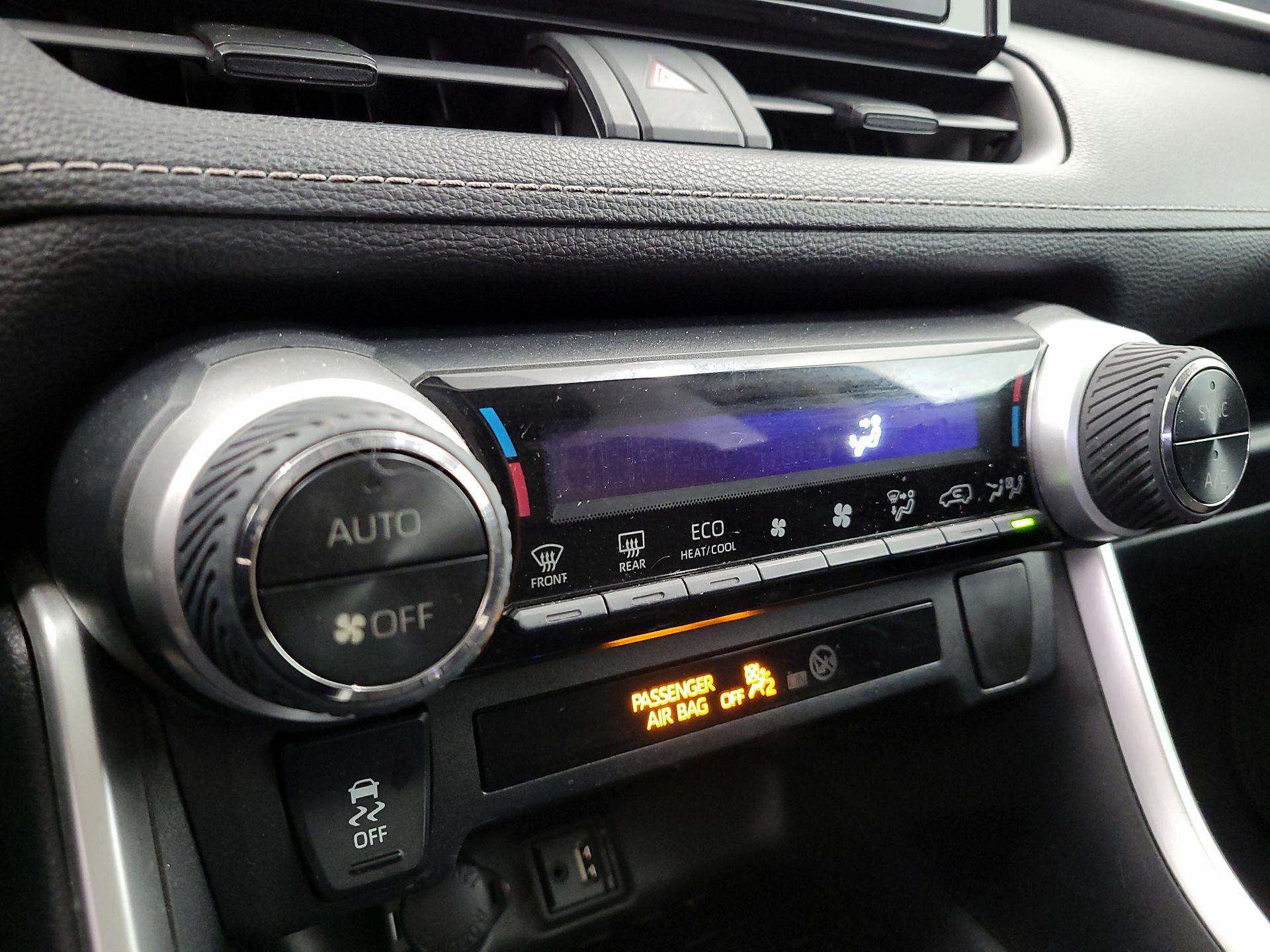 Thumbnail: 2019 Toyota RAV4 - 16