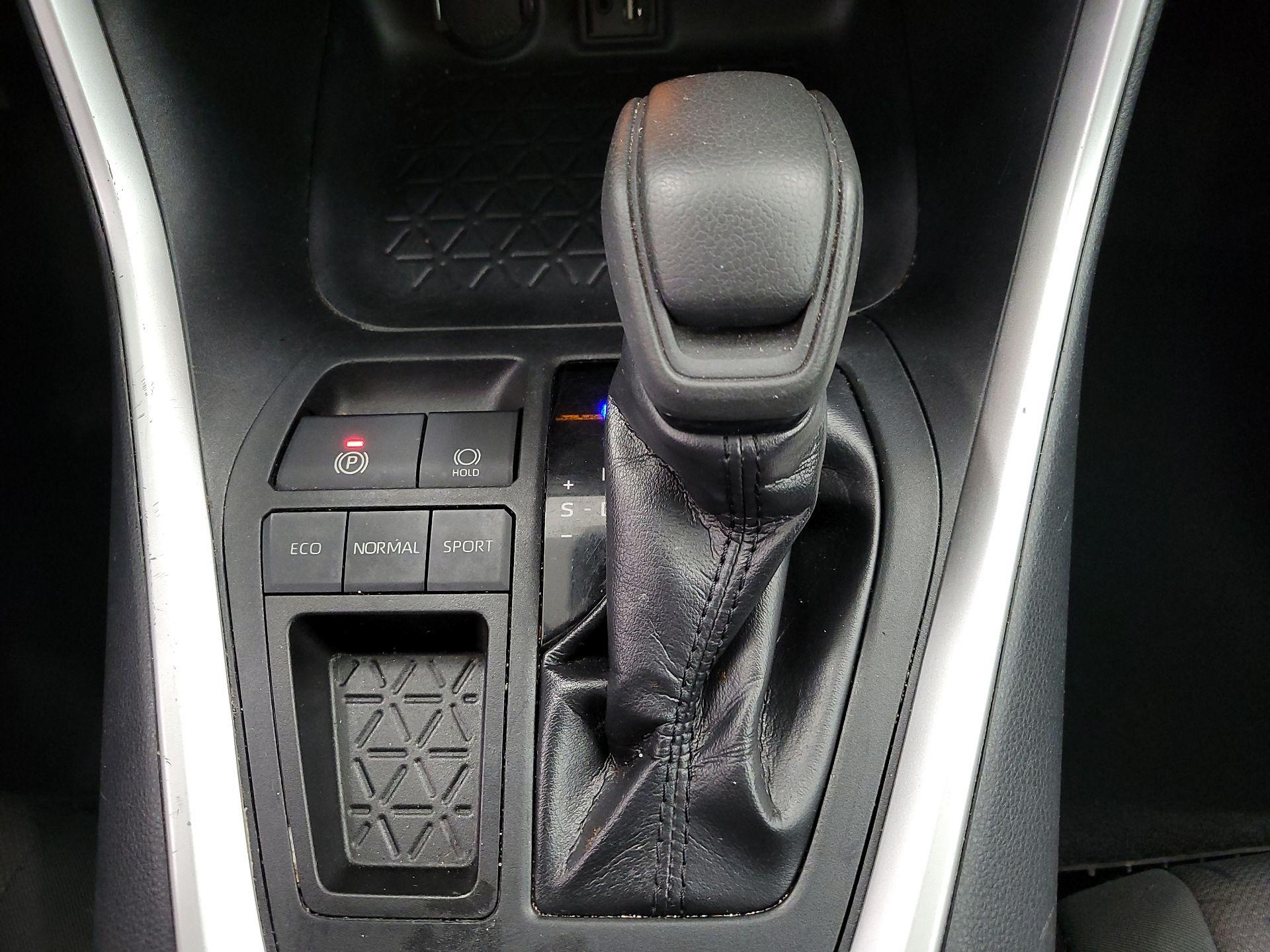 Thumbnail: 2019 Toyota RAV4 - 17