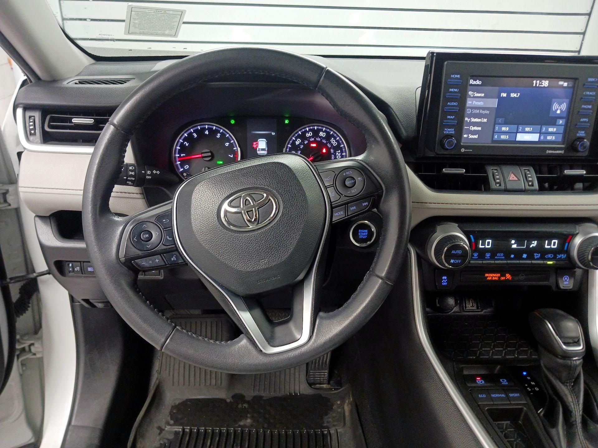 Thumbnail: 2022 Toyota RAV4 - 10