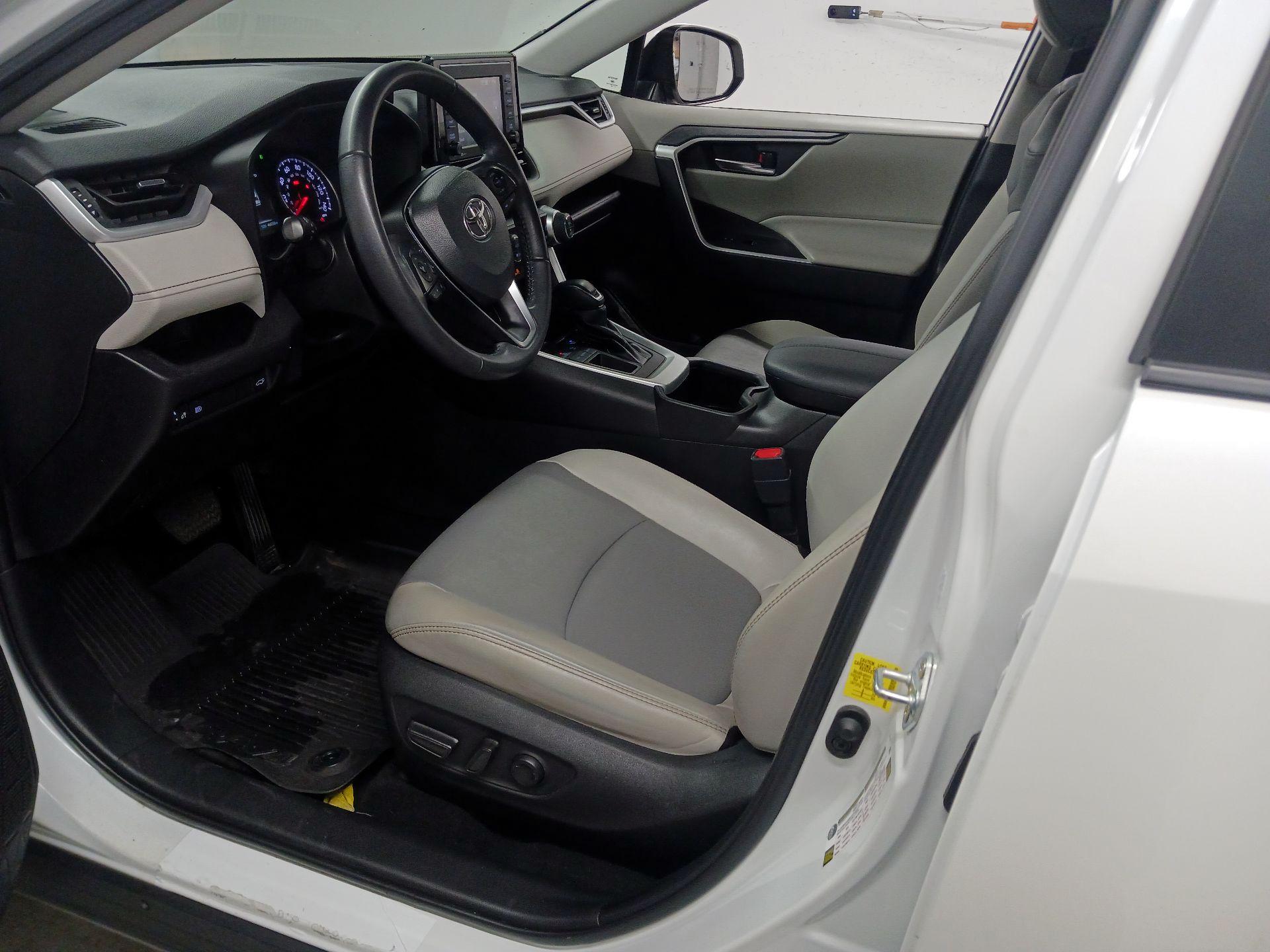 Thumbnail: 2022 Toyota RAV4 - 11