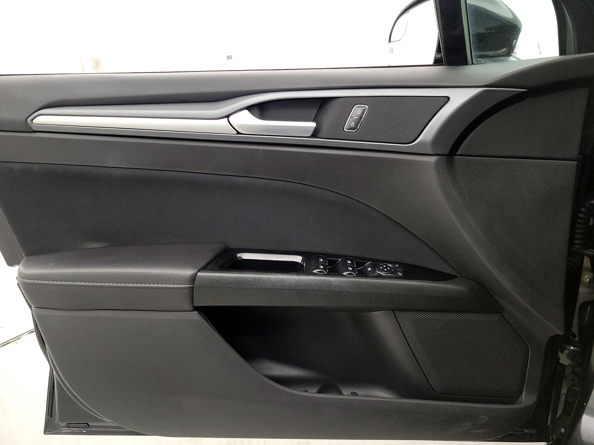 Thumbnail: 2014 Ford Fusion - 10