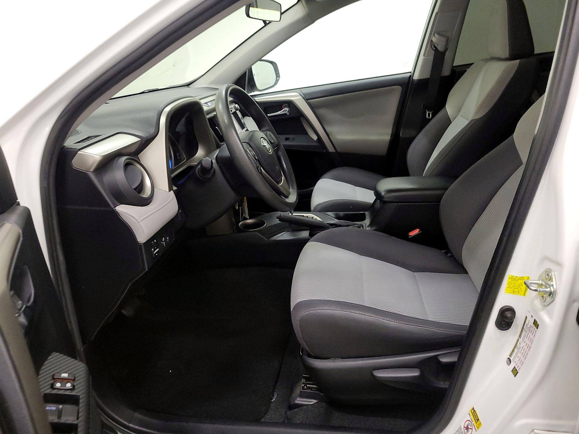 Thumbnail: 2015 Toyota RAV4 - 11