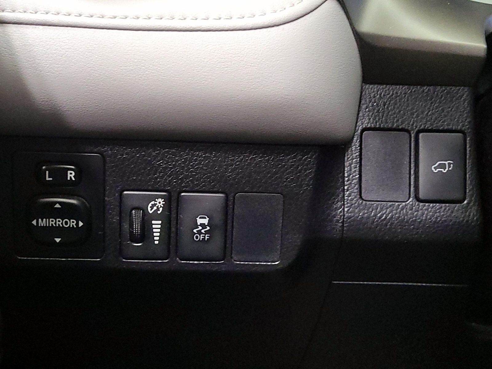 2015 Toyota RAV4 XLE - Photo 14