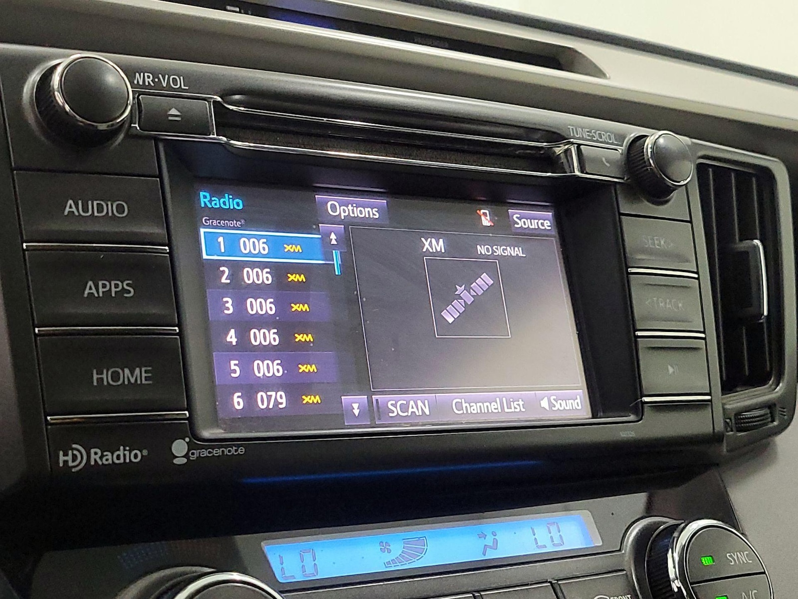 2015 Toyota RAV4 XLE - Photo 16