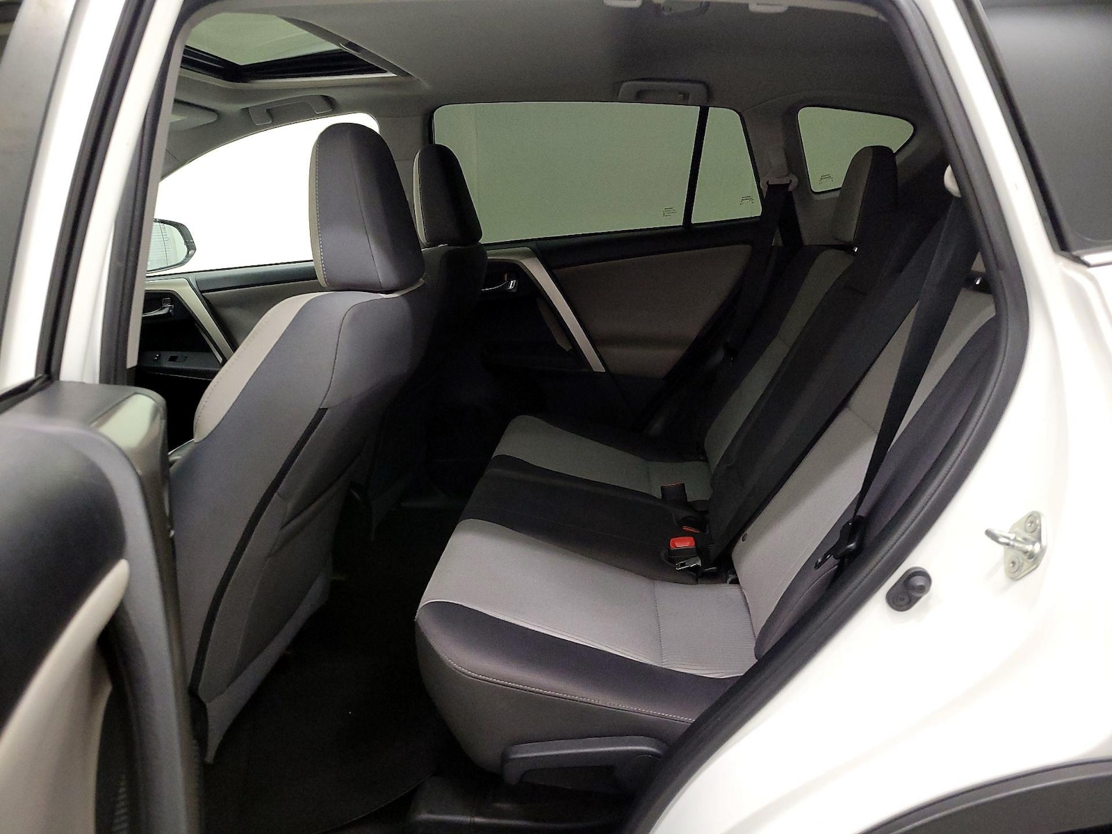 2015 Toyota RAV4 XLE - Photo 21