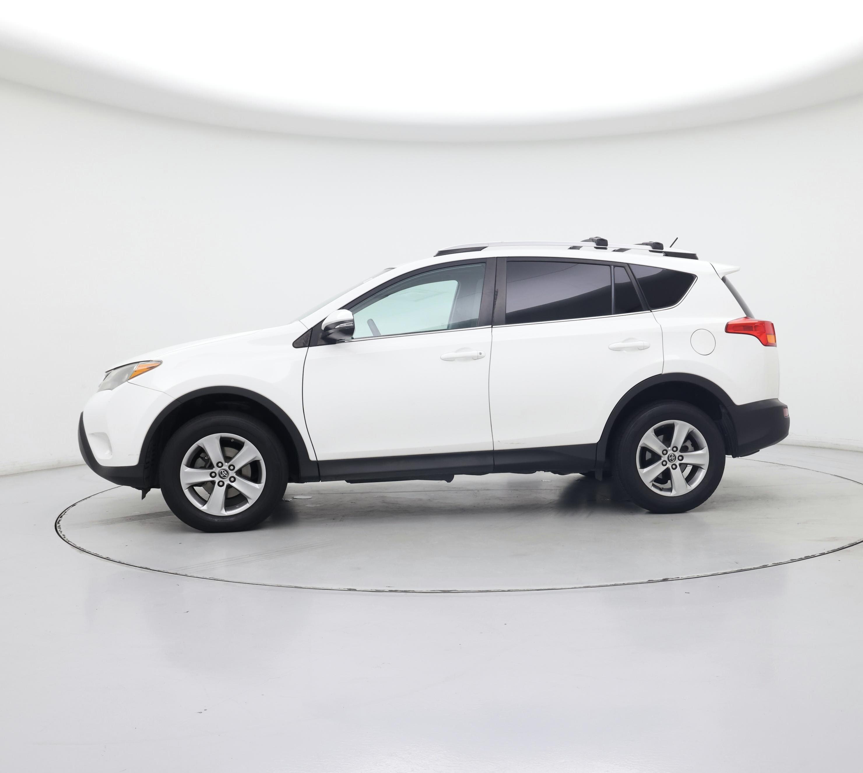 Thumbnail: 2015 Toyota RAV4 - 3