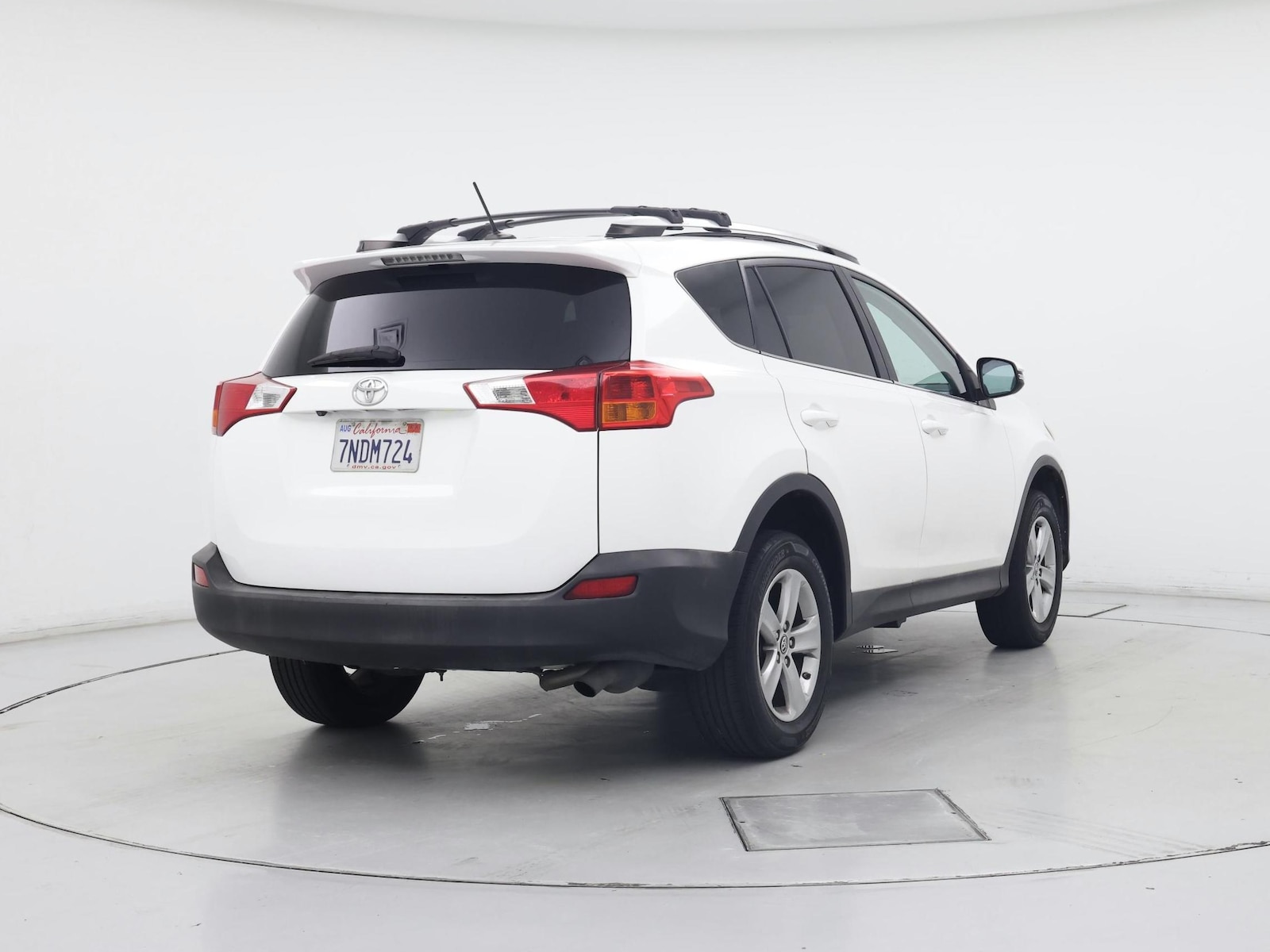 2015 Toyota RAV4 XLE - Photo 9