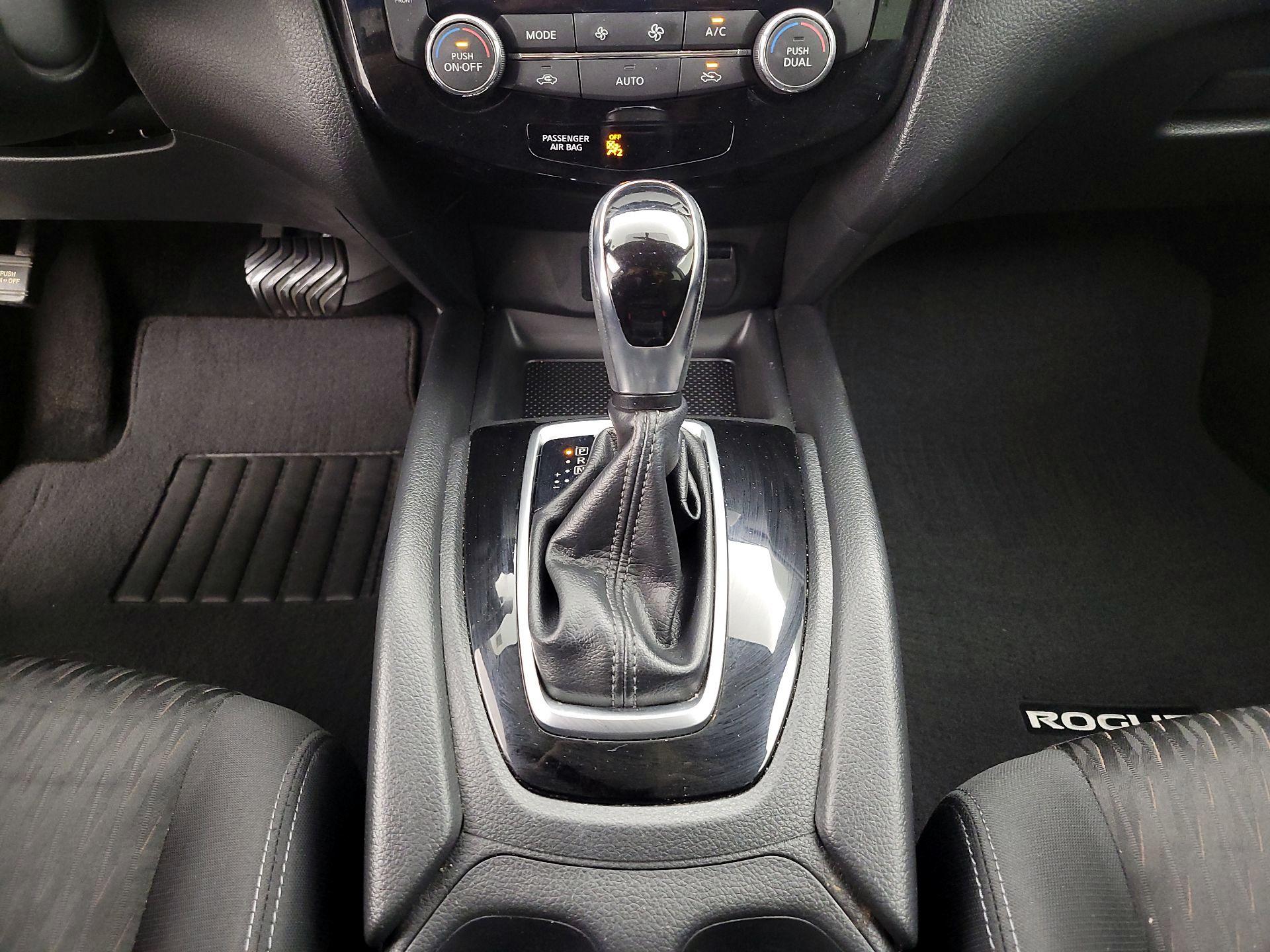 Thumbnail: 2018 Nissan Rogue - 17