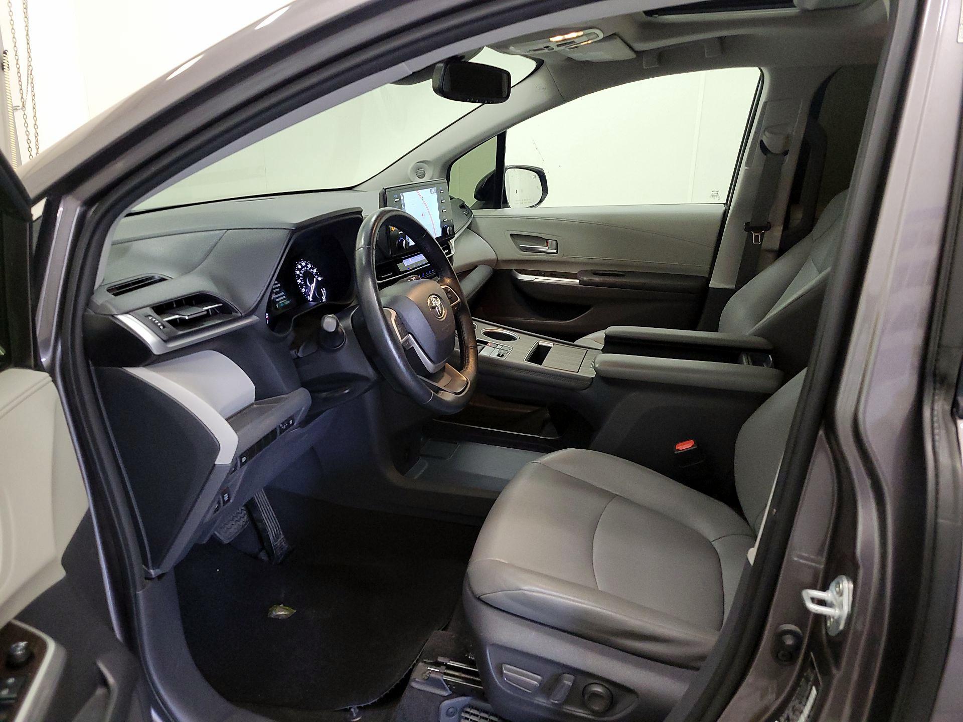 Thumbnail: 2021 Toyota Sienna - 11