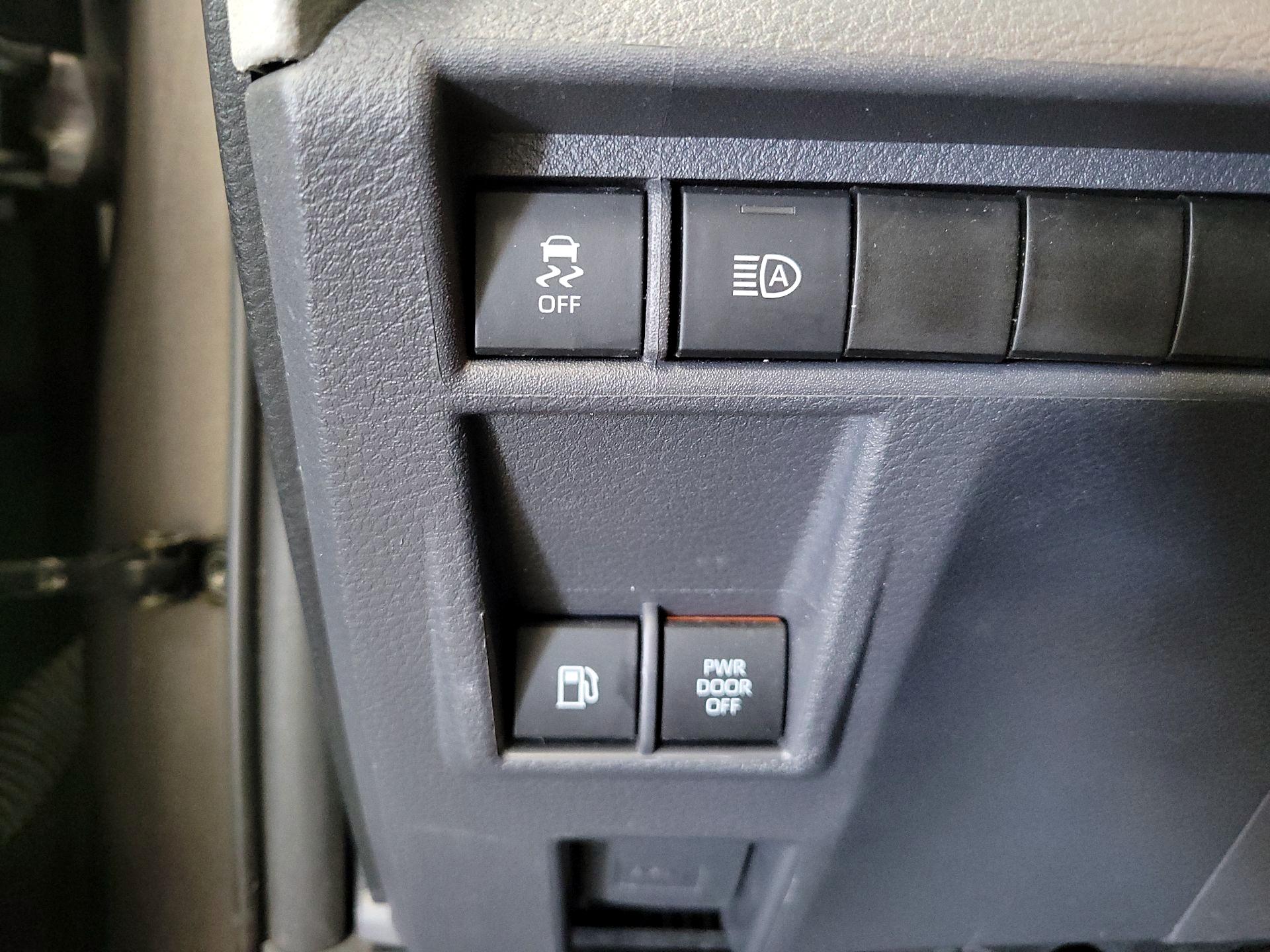 Thumbnail: 2021 Toyota Sienna - 13