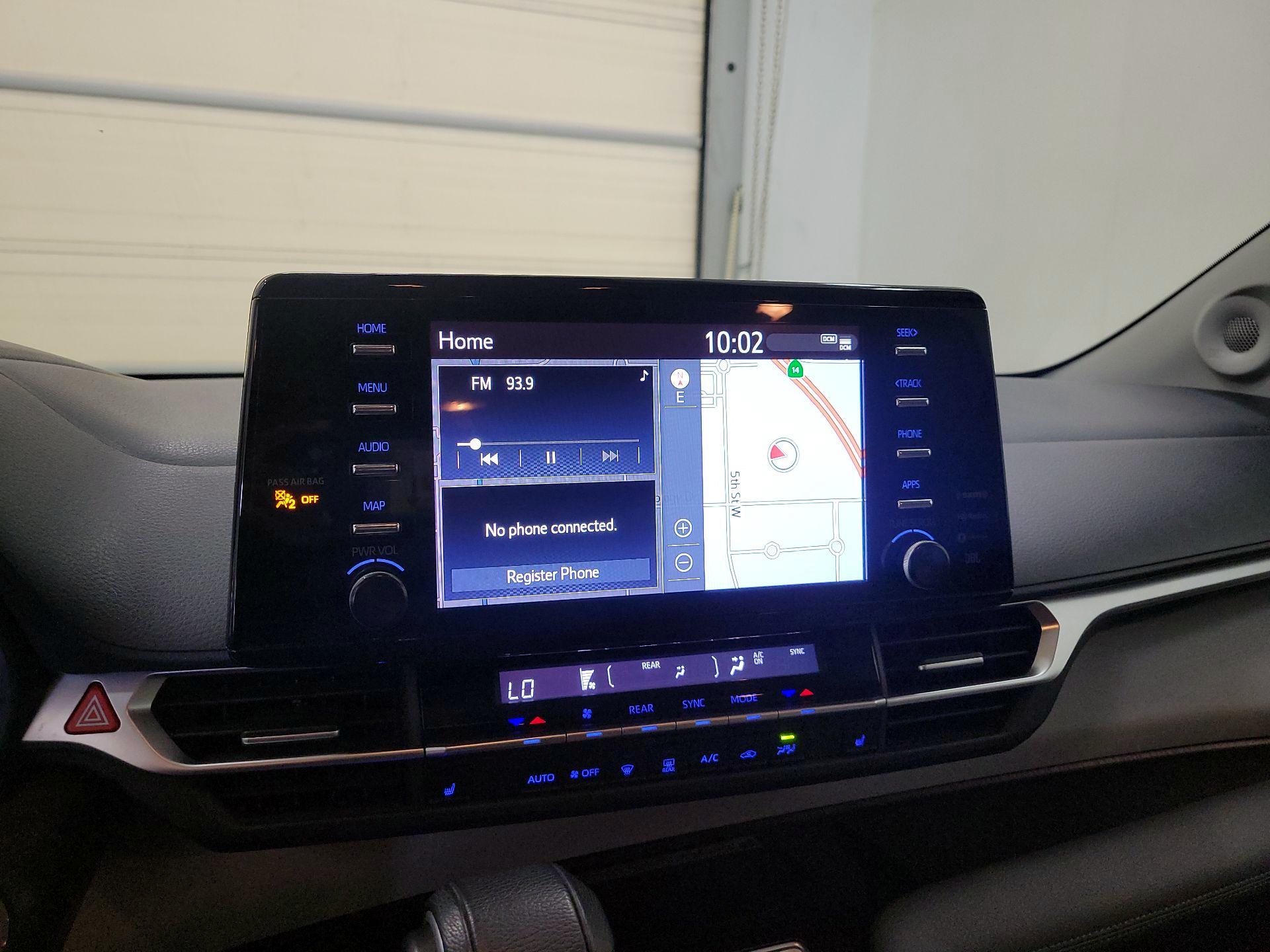 Thumbnail: 2021 Toyota Sienna - 16