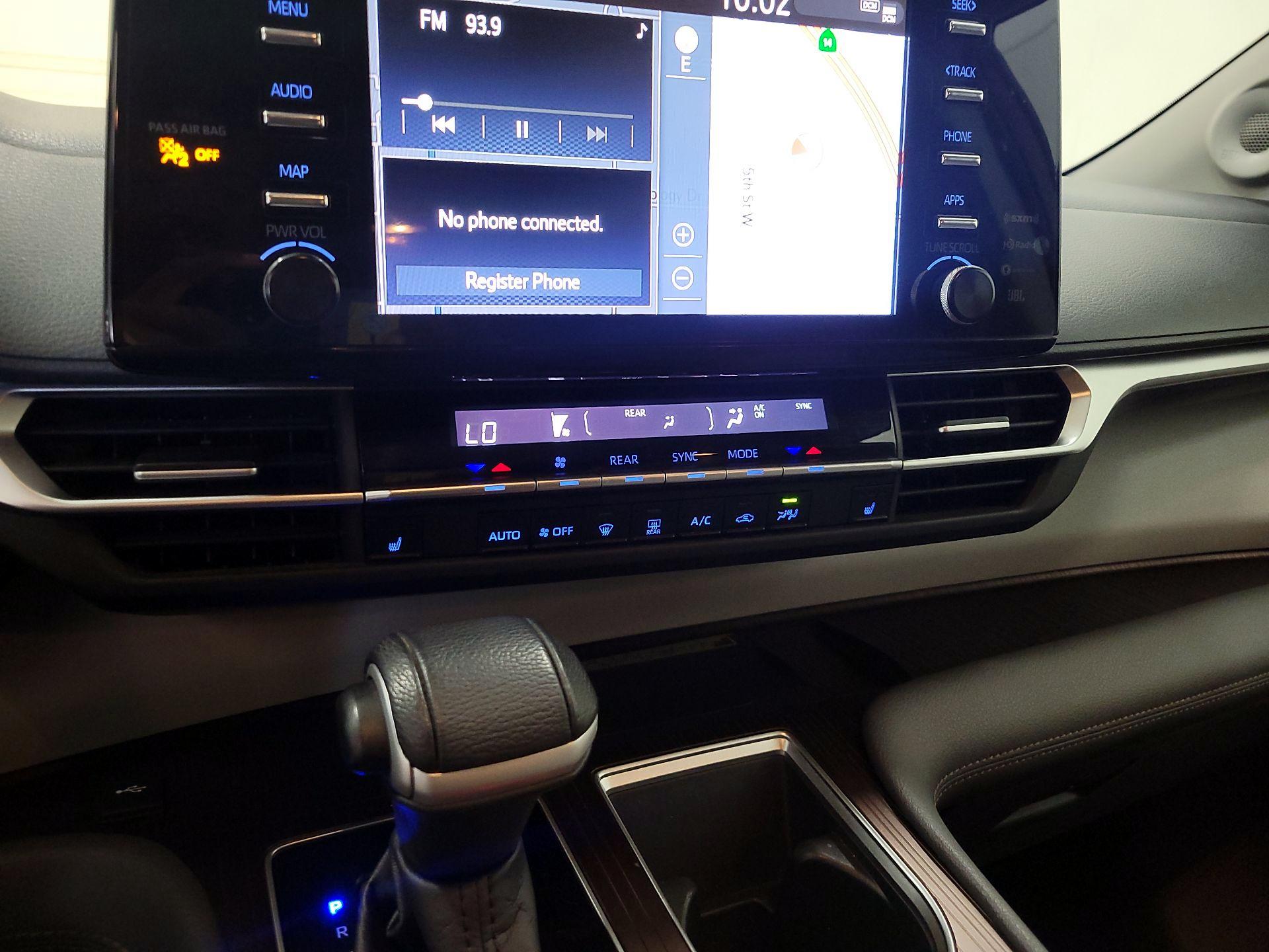 Thumbnail: 2021 Toyota Sienna - 17