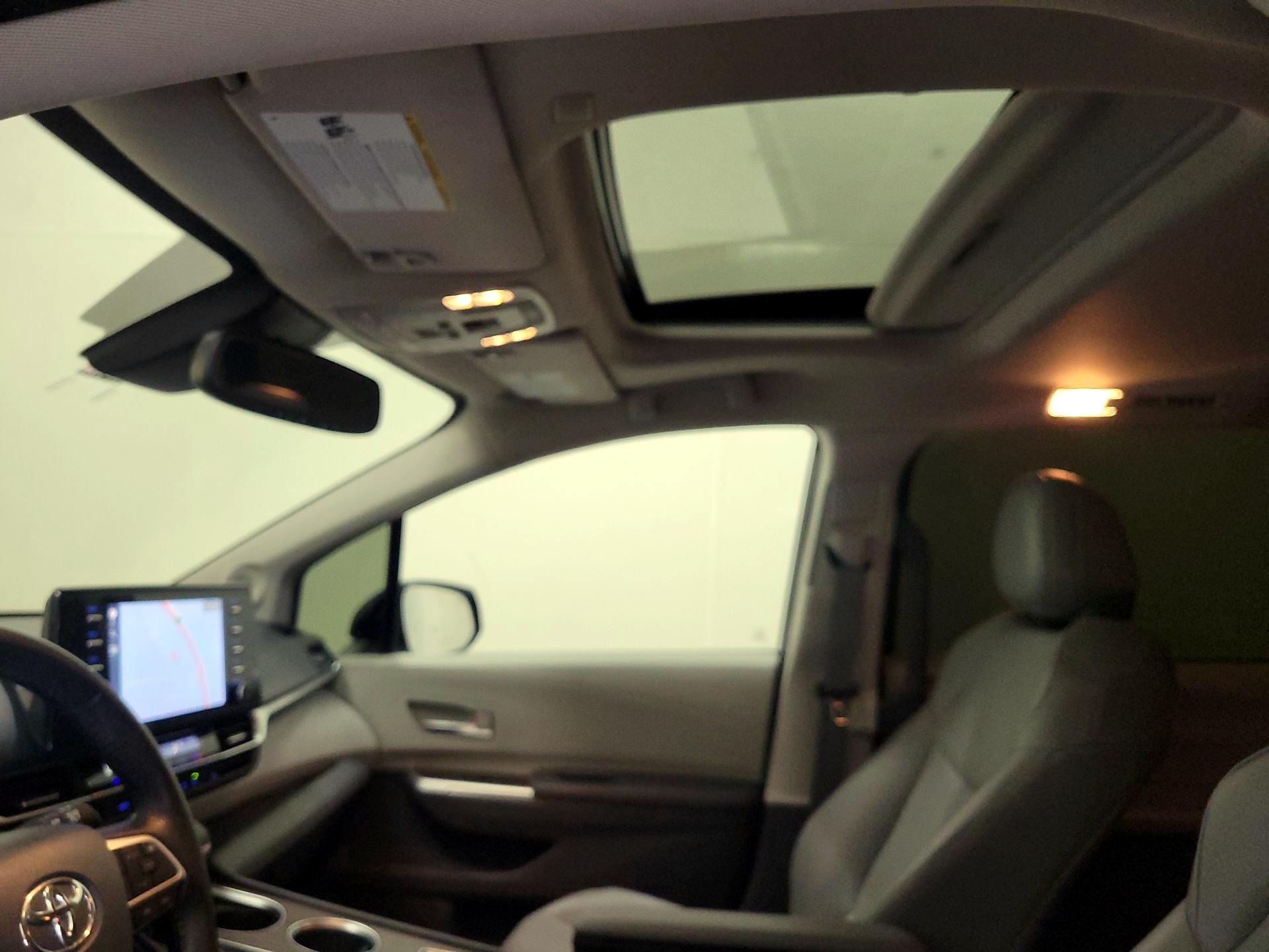 Thumbnail: 2021 Toyota Sienna - 20
