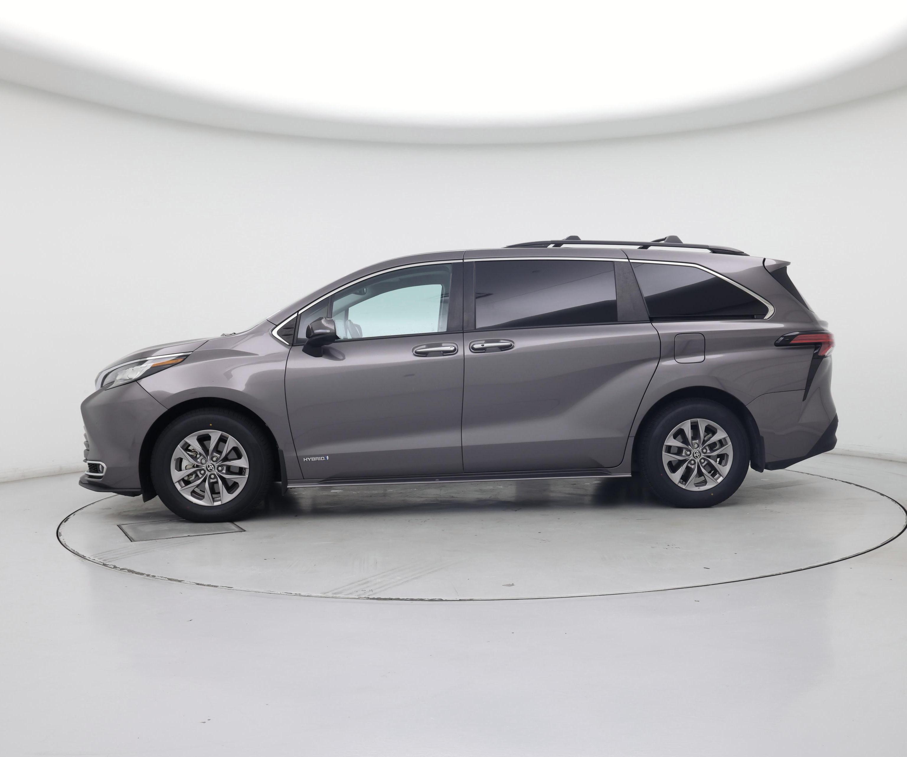 Thumbnail: 2021 Toyota Sienna - 3