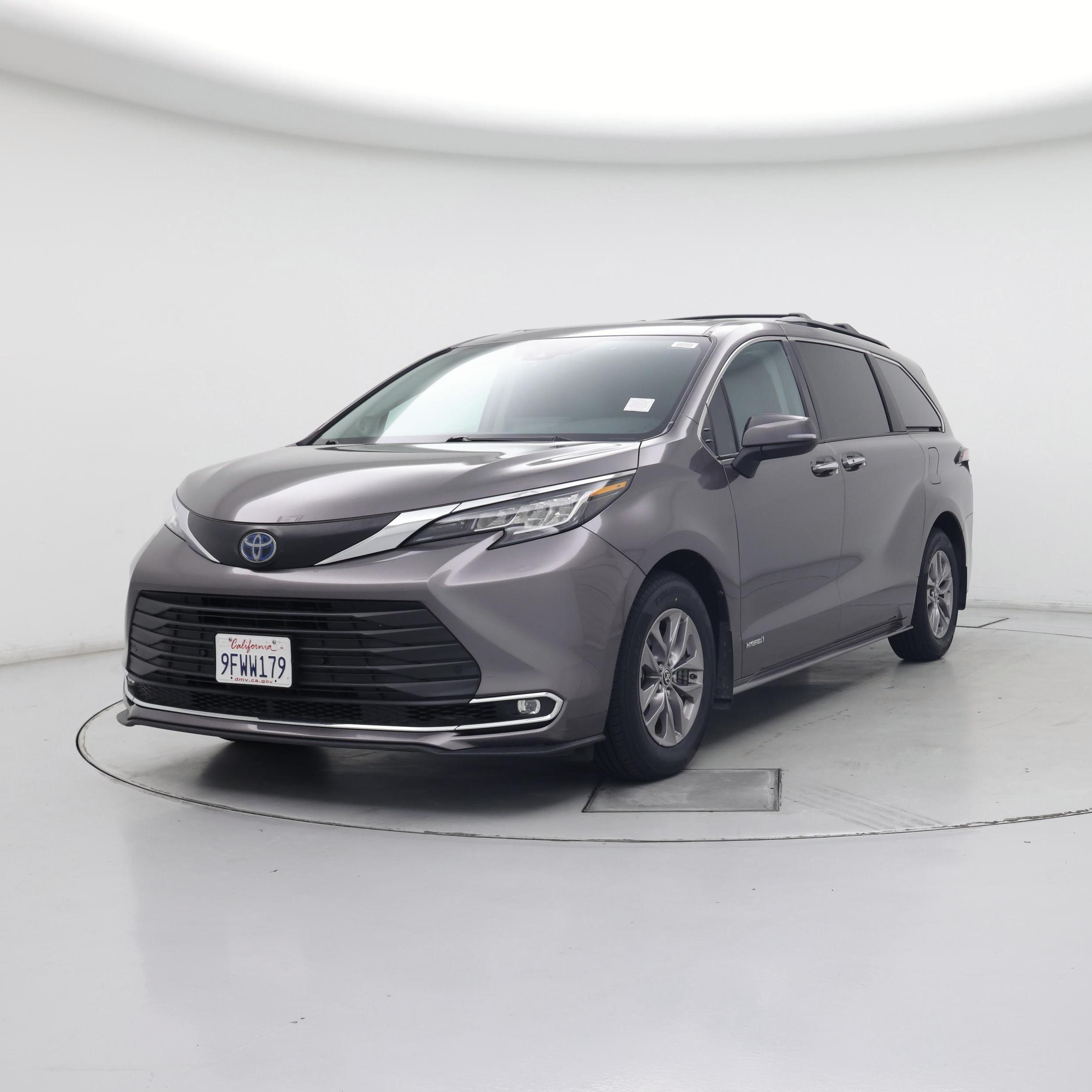 Thumbnail: 2021 Toyota Sienna - 4