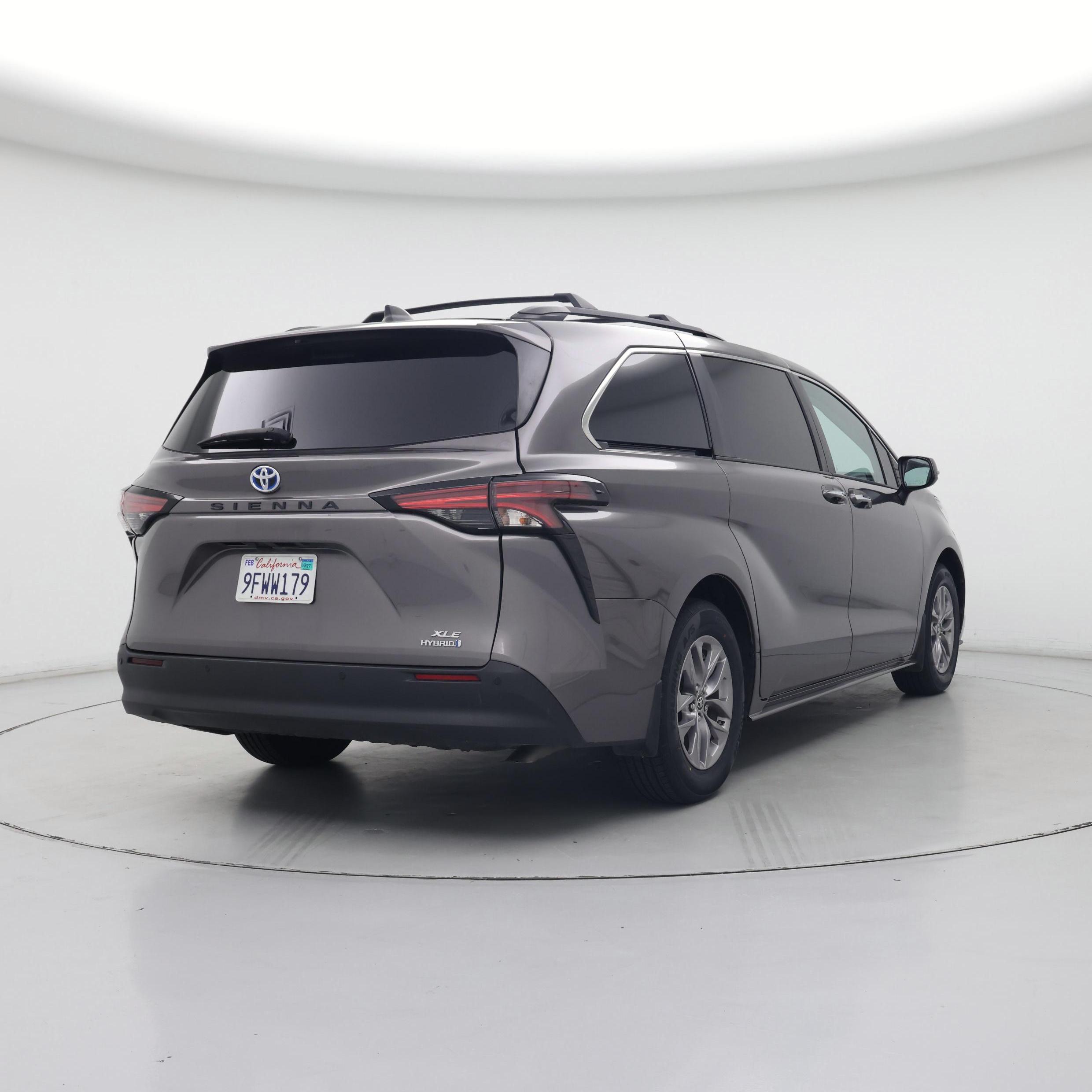 Thumbnail: 2021 Toyota Sienna - 8