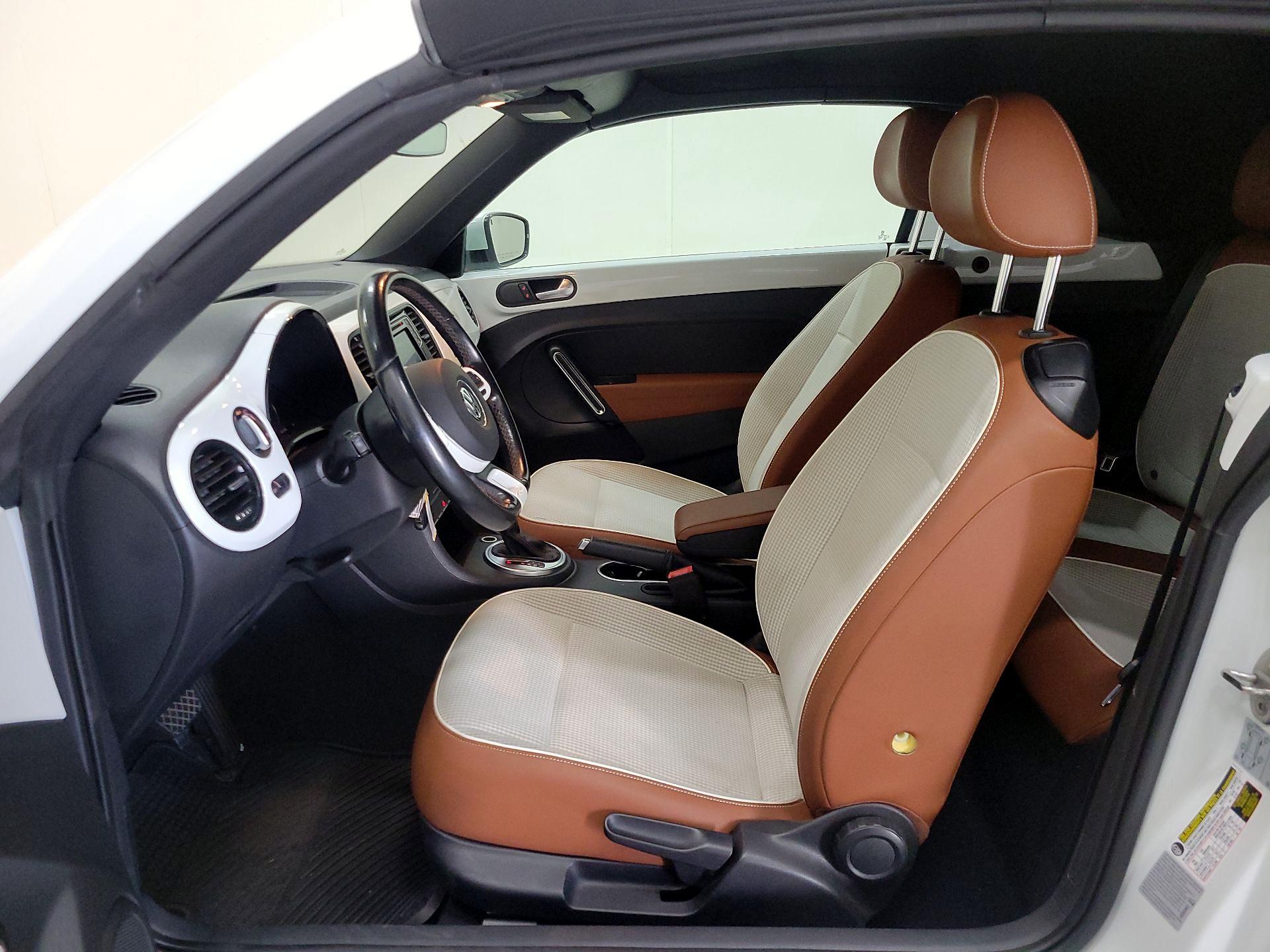 Thumbnail: 2017 Volkswagen Beetle - 11
