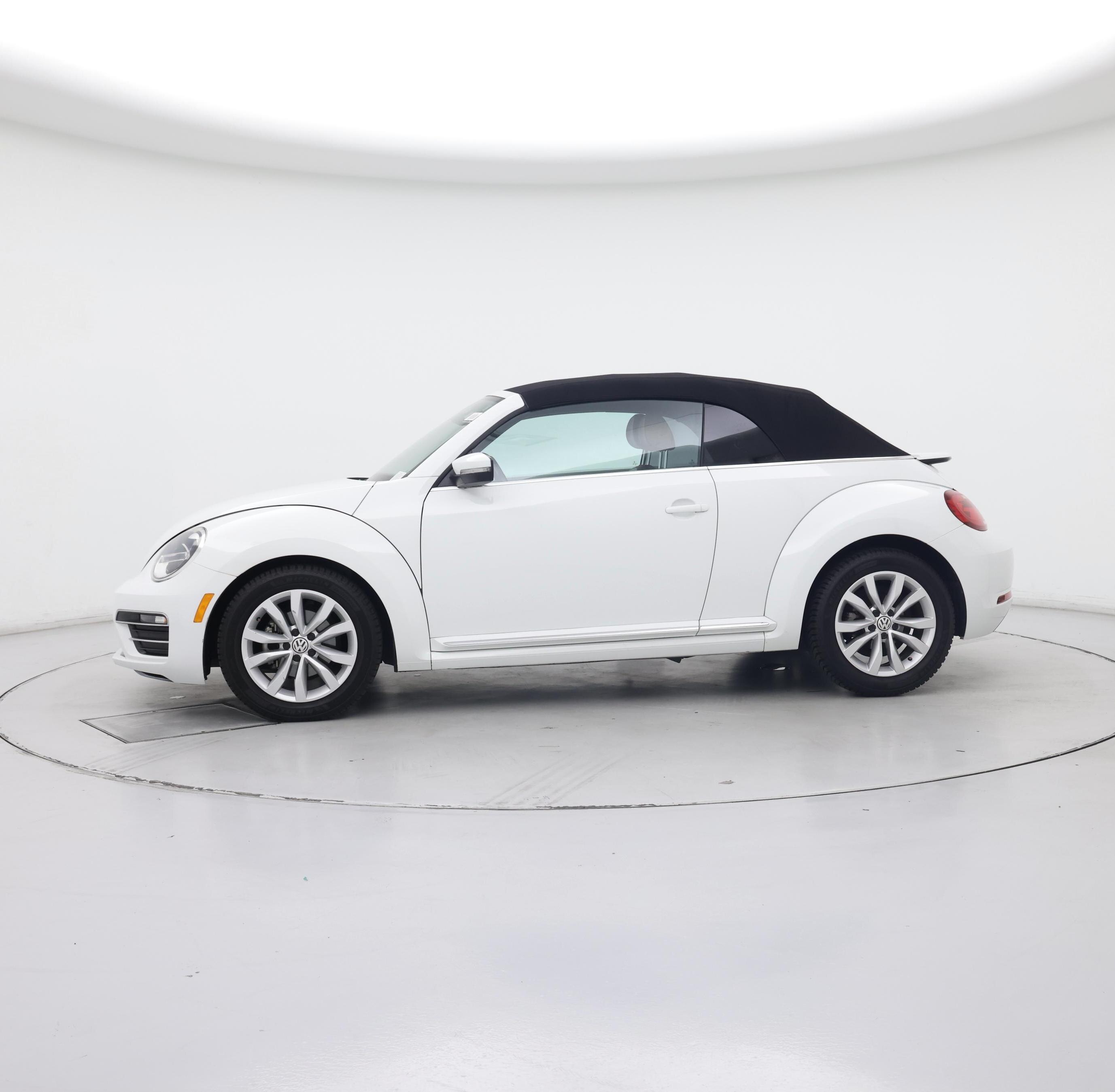Thumbnail: 2017 Volkswagen Beetle - 3