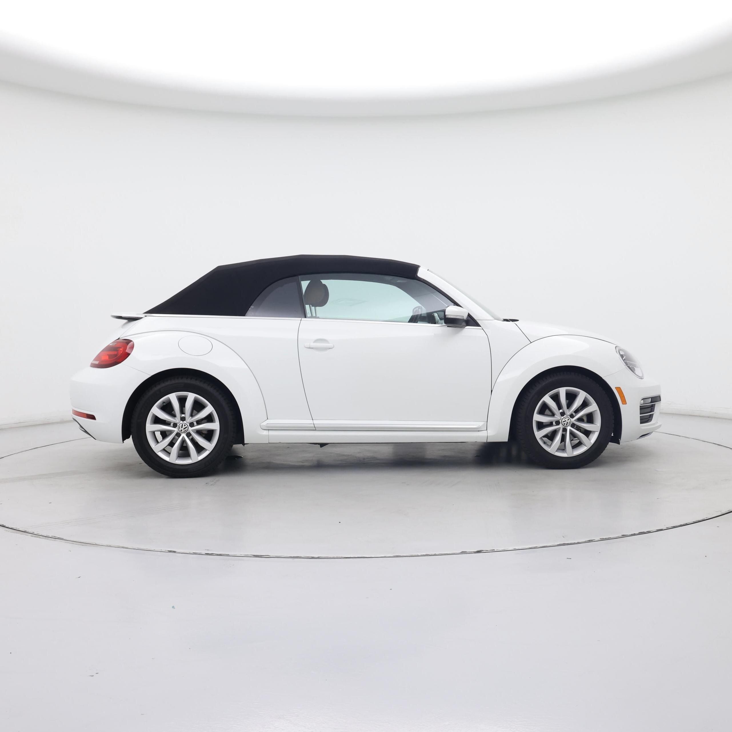 Thumbnail: 2017 Volkswagen Beetle - 7
