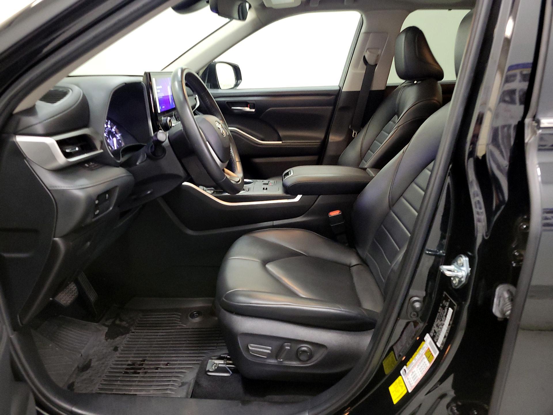 Thumbnail: 2024 Toyota Highlander - 11