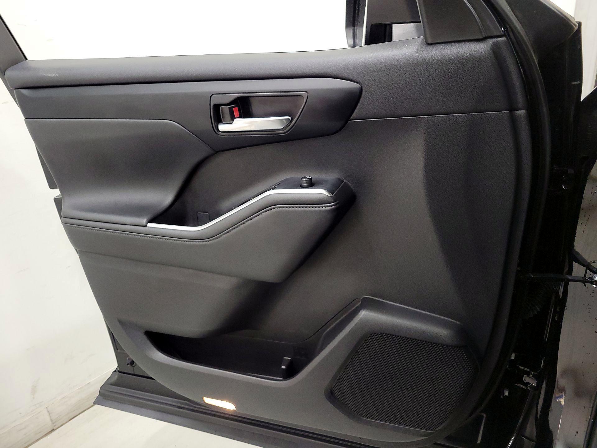 Thumbnail: 2024 Toyota Highlander - 12