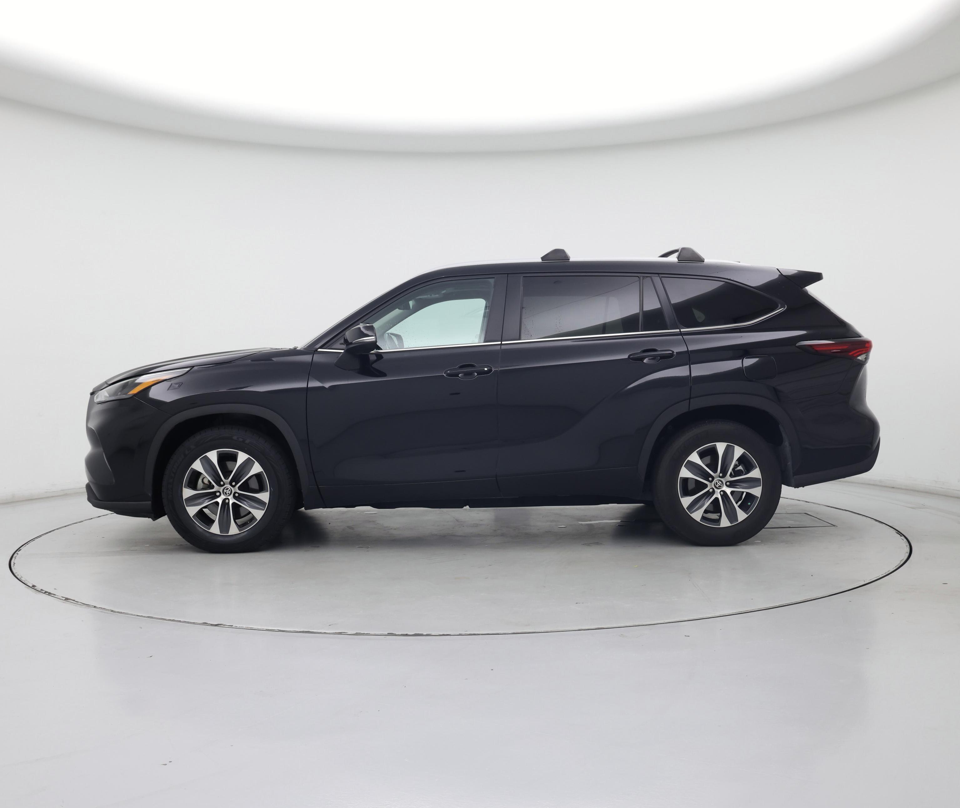 Thumbnail: 2024 Toyota Highlander - 3