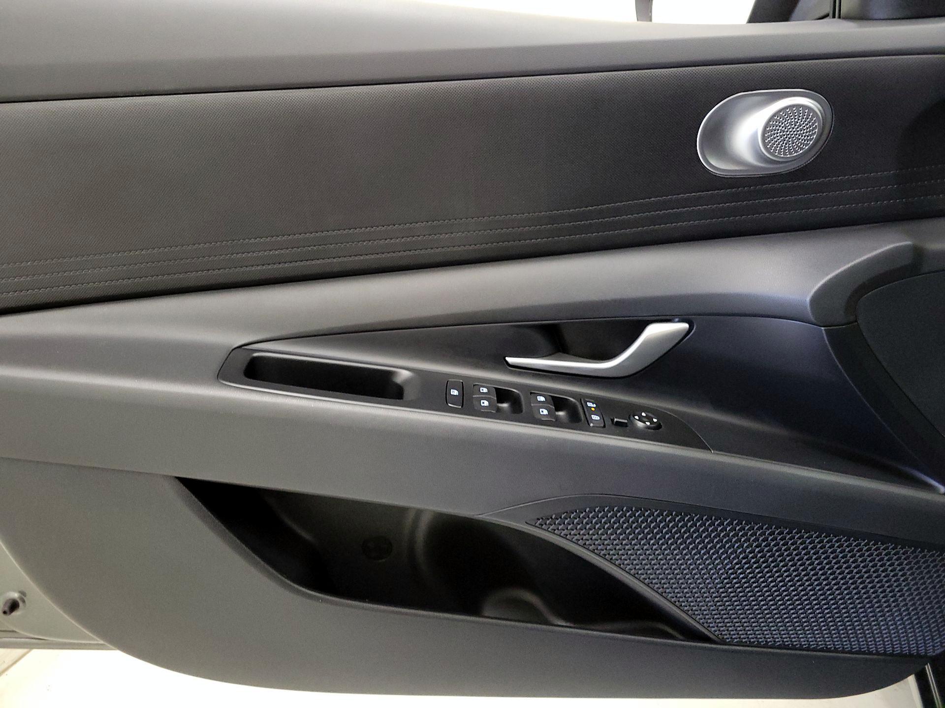 Thumbnail: 2025 Hyundai Elantra - 12