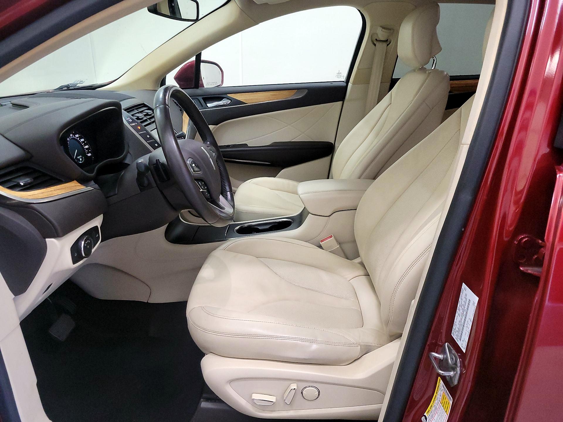 Thumbnail: 2016 Lincoln MKC - 11