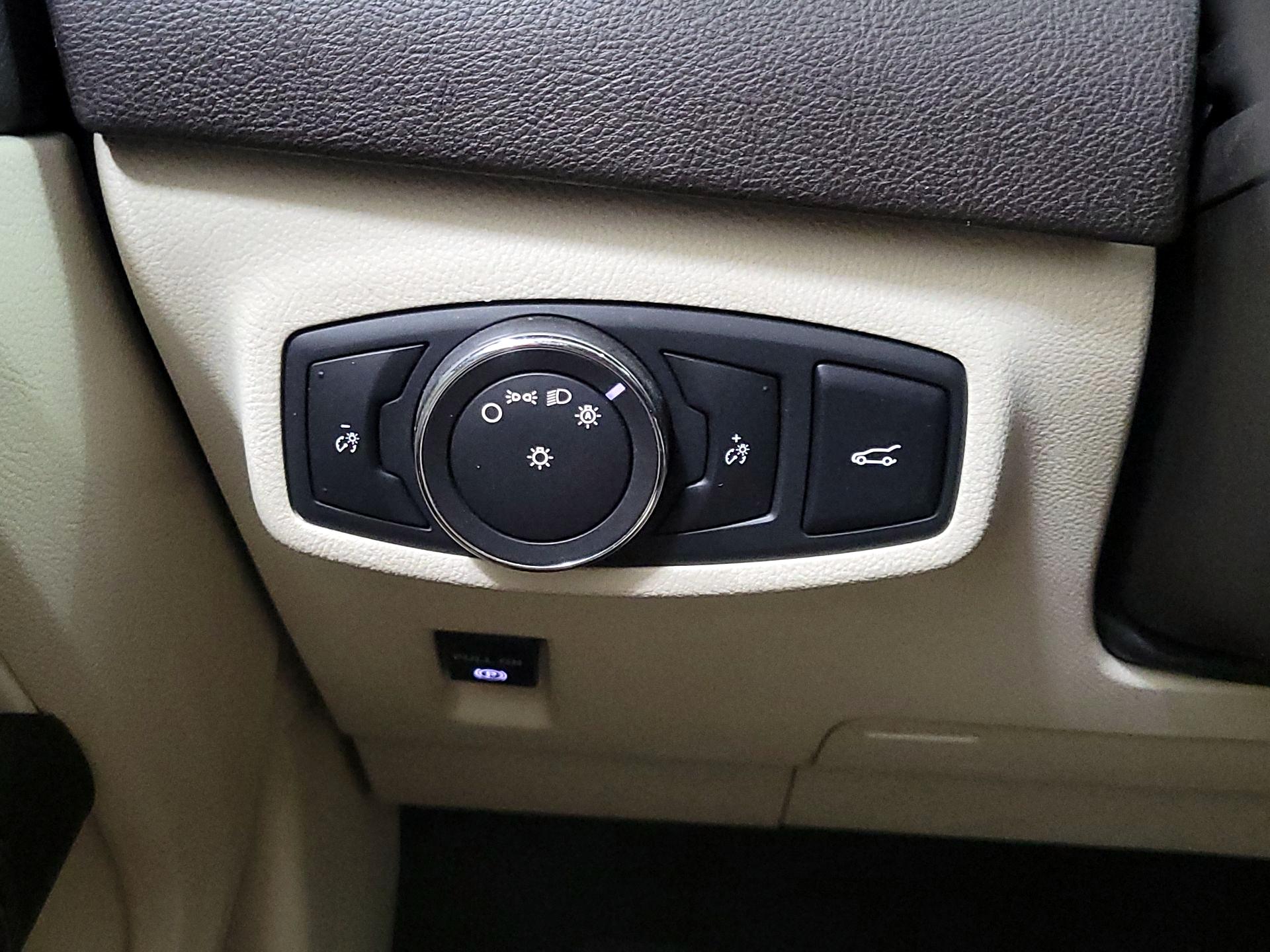 Thumbnail: 2016 Lincoln MKC - 13