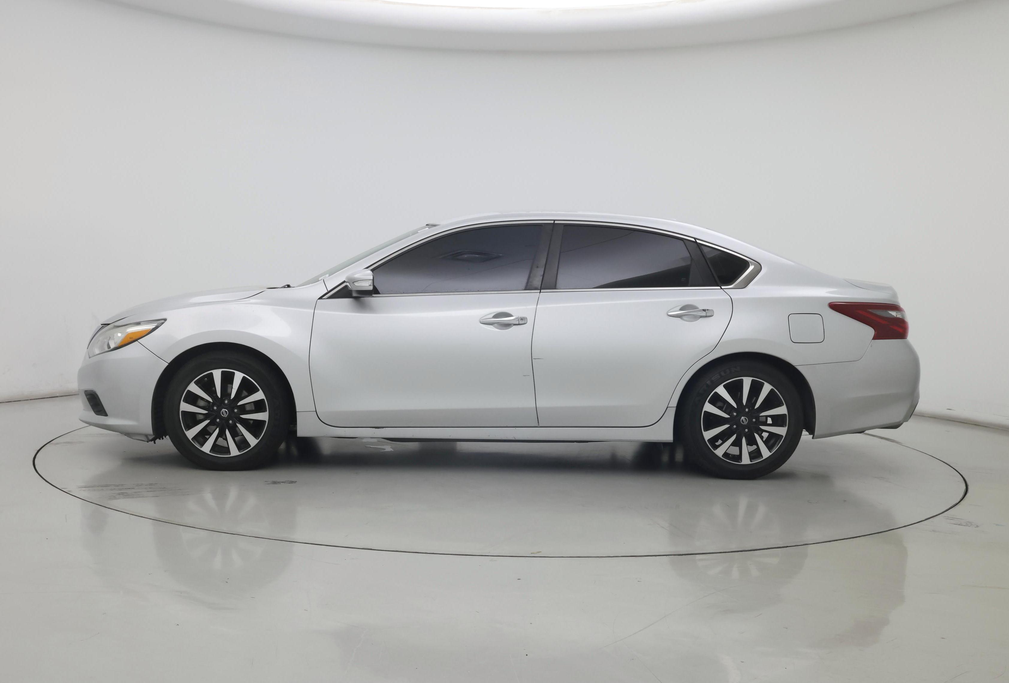 Thumbnail: 2018 Nissan Altima - 3
