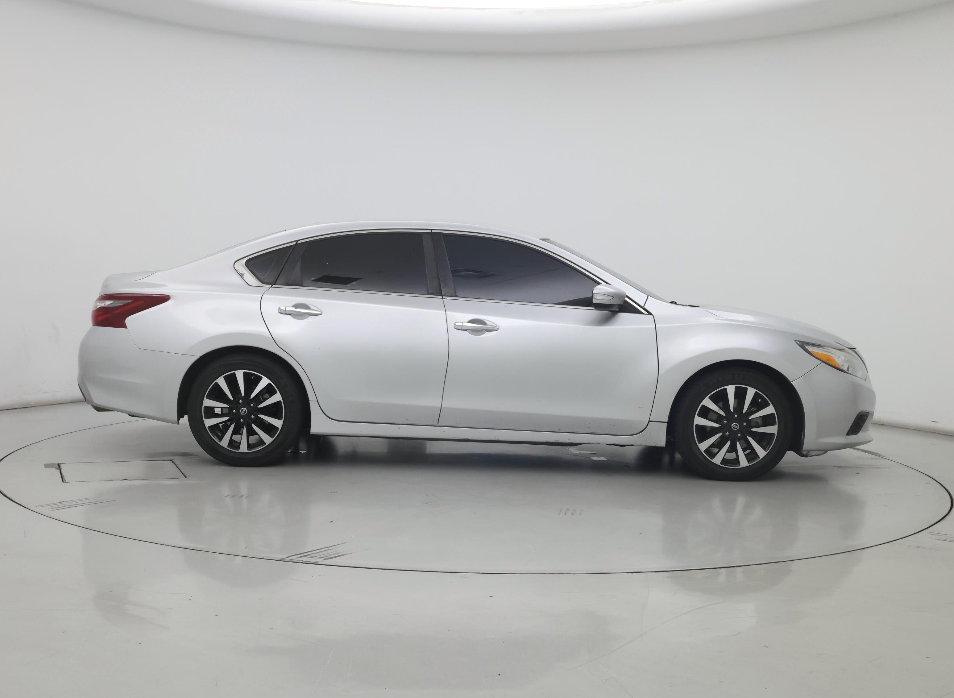 Thumbnail: 2018 Nissan Altima - 7