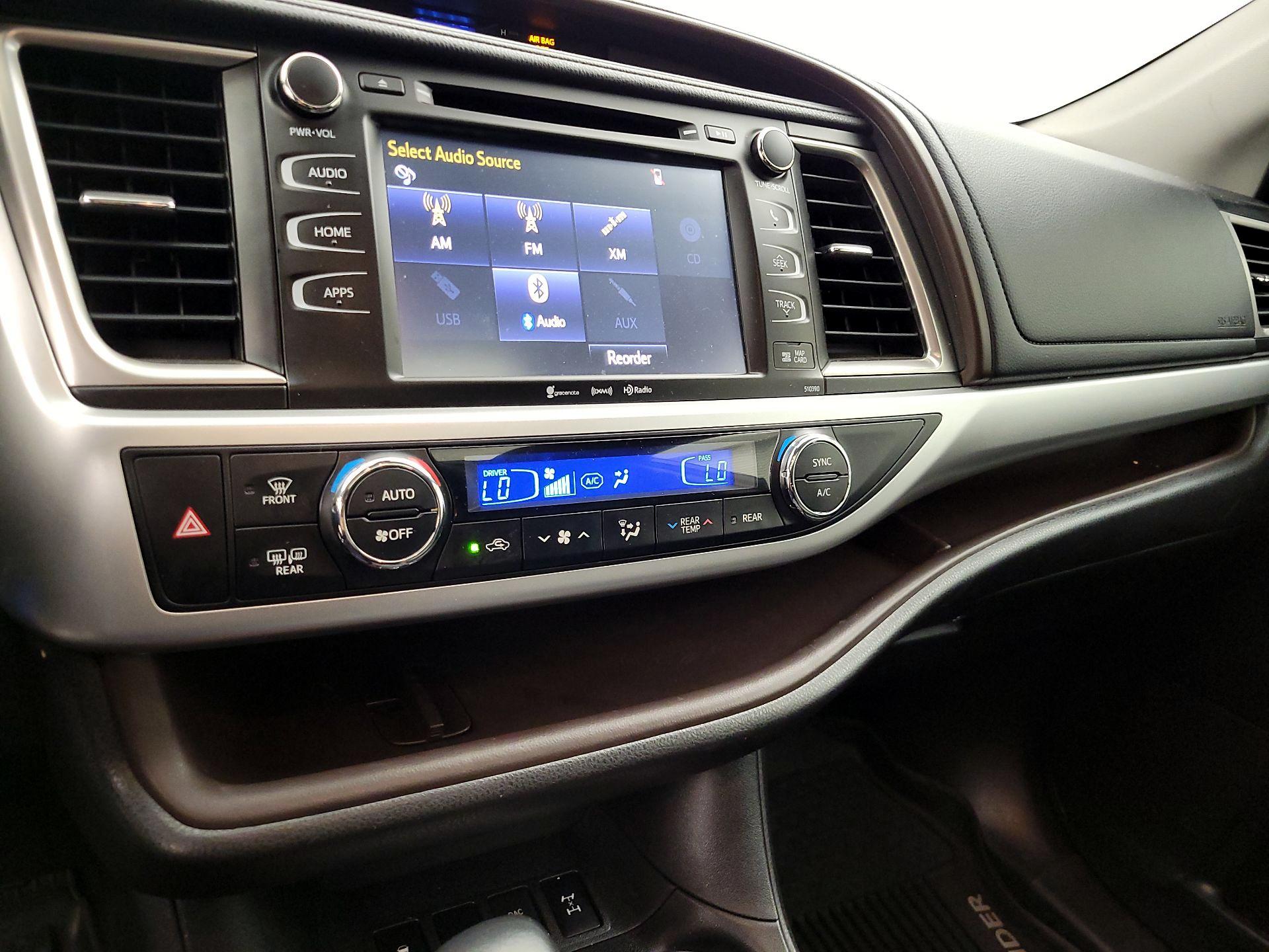 Thumbnail: 2019 Toyota Highlander - 16