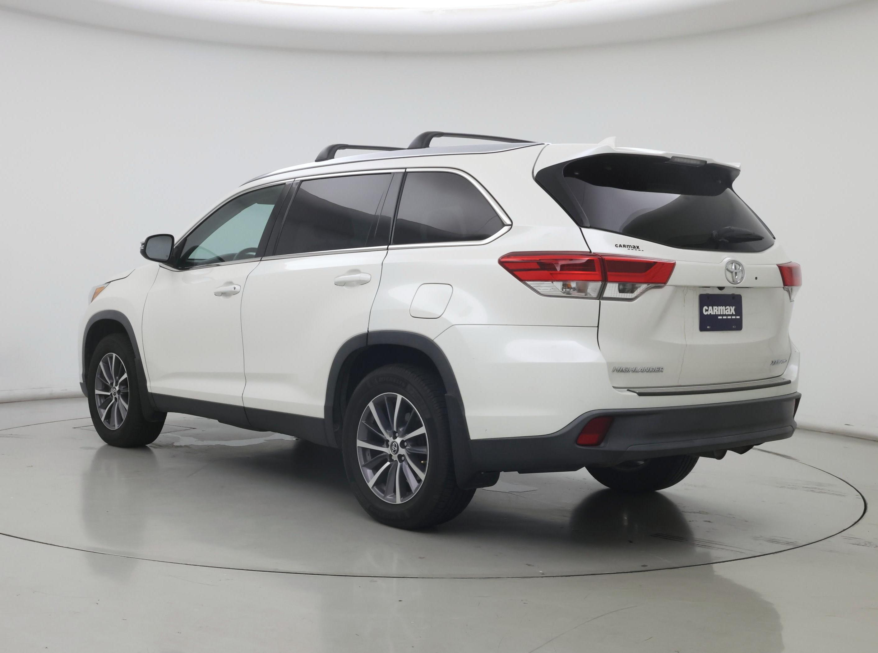 Thumbnail: 2019 Toyota Highlander - 2