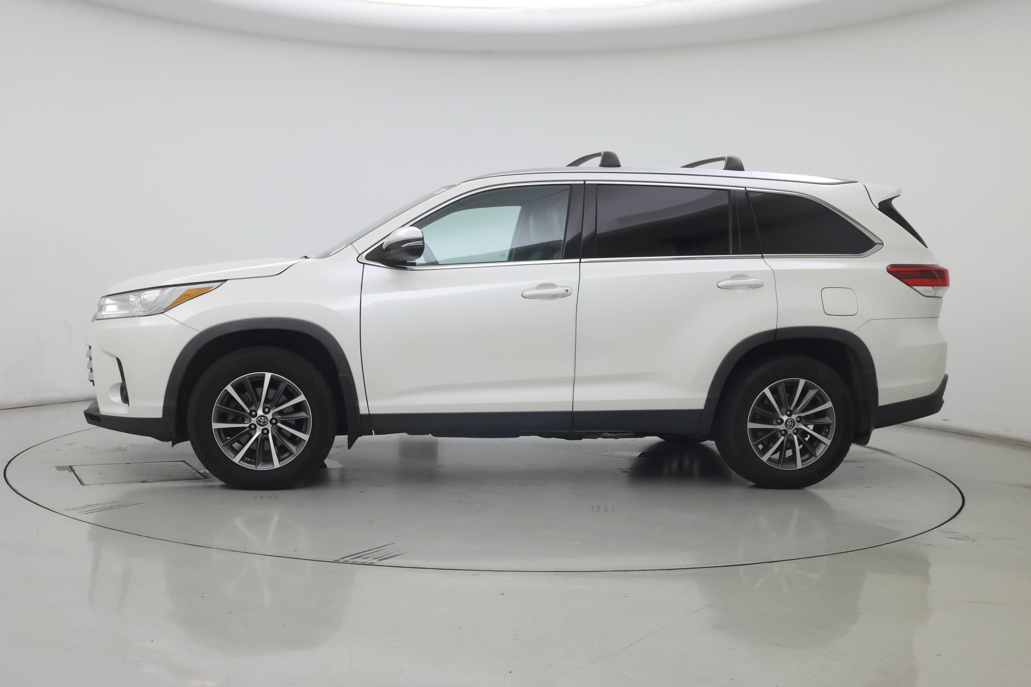 Thumbnail: 2019 Toyota Highlander - 3