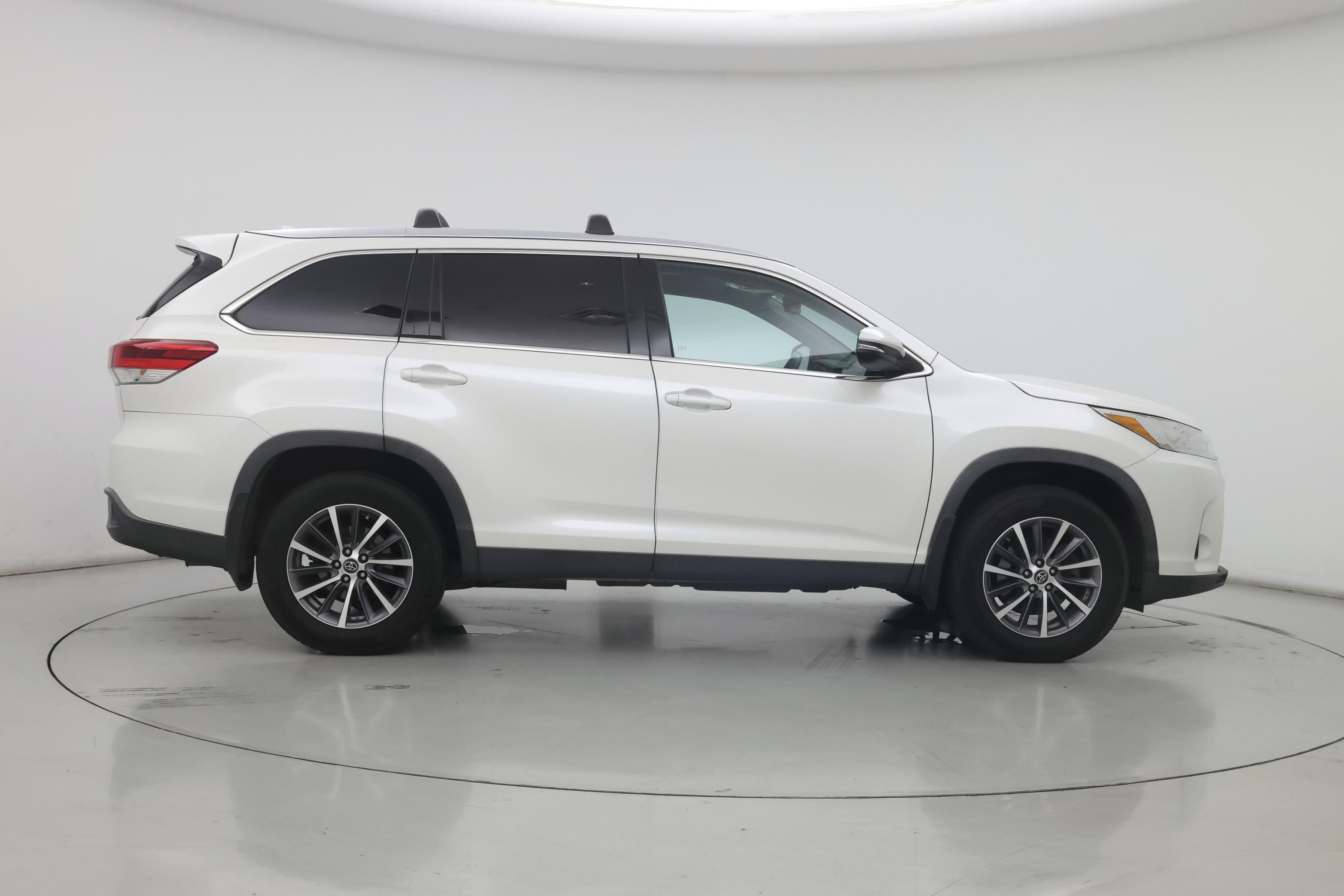 Thumbnail: 2019 Toyota Highlander - 7