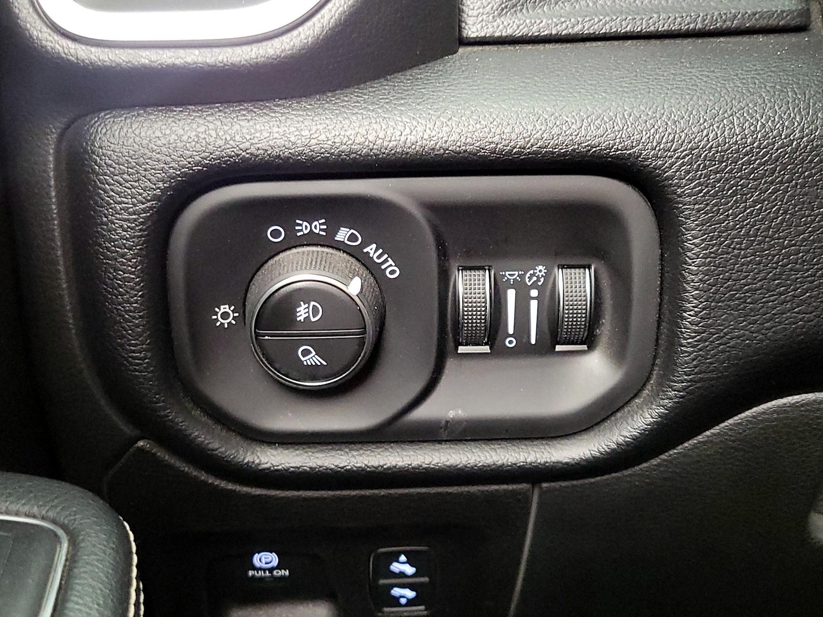 2019 RAM Ram 1500 Pickup Laramie - Photo 14
