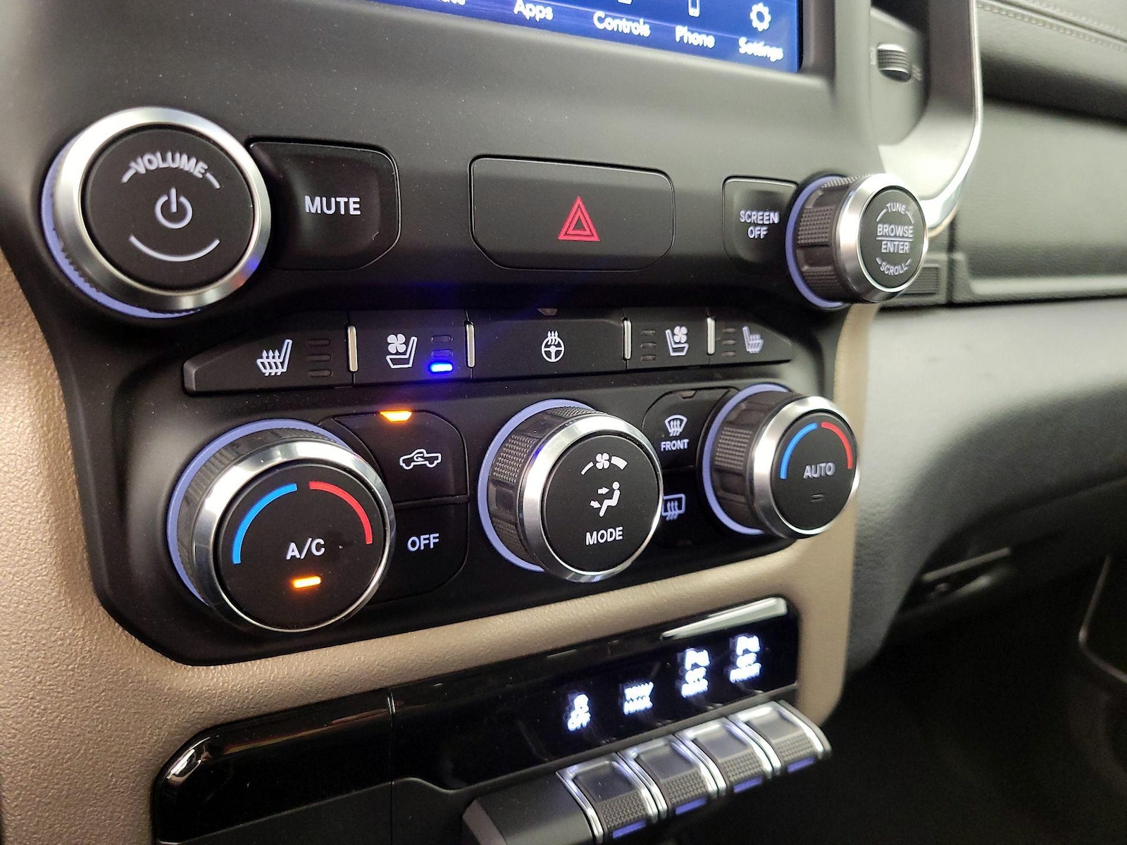 2019 RAM Ram 1500 Pickup Laramie - Photo 17