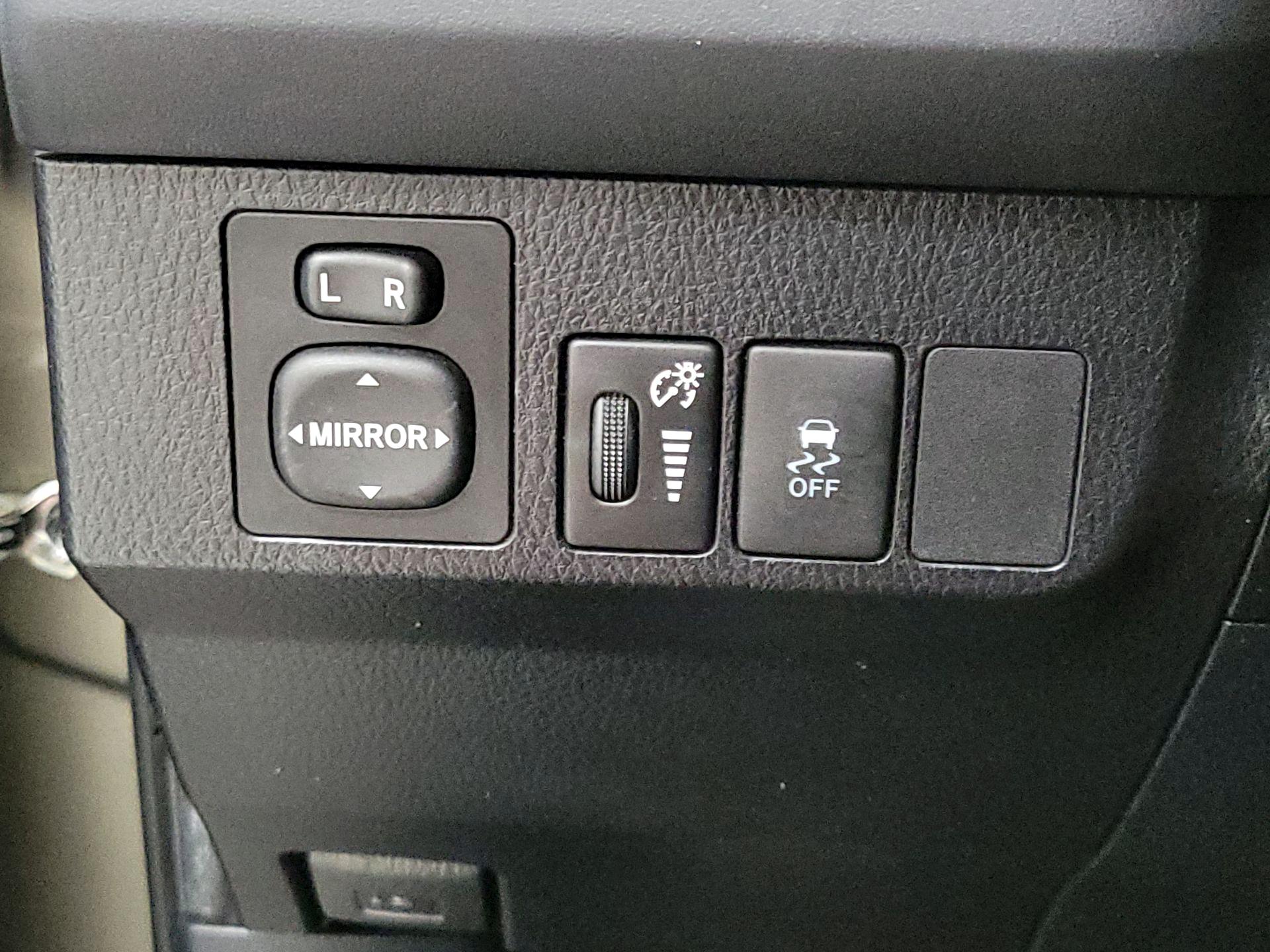 Thumbnail: 2014 Toyota RAV4 - 13