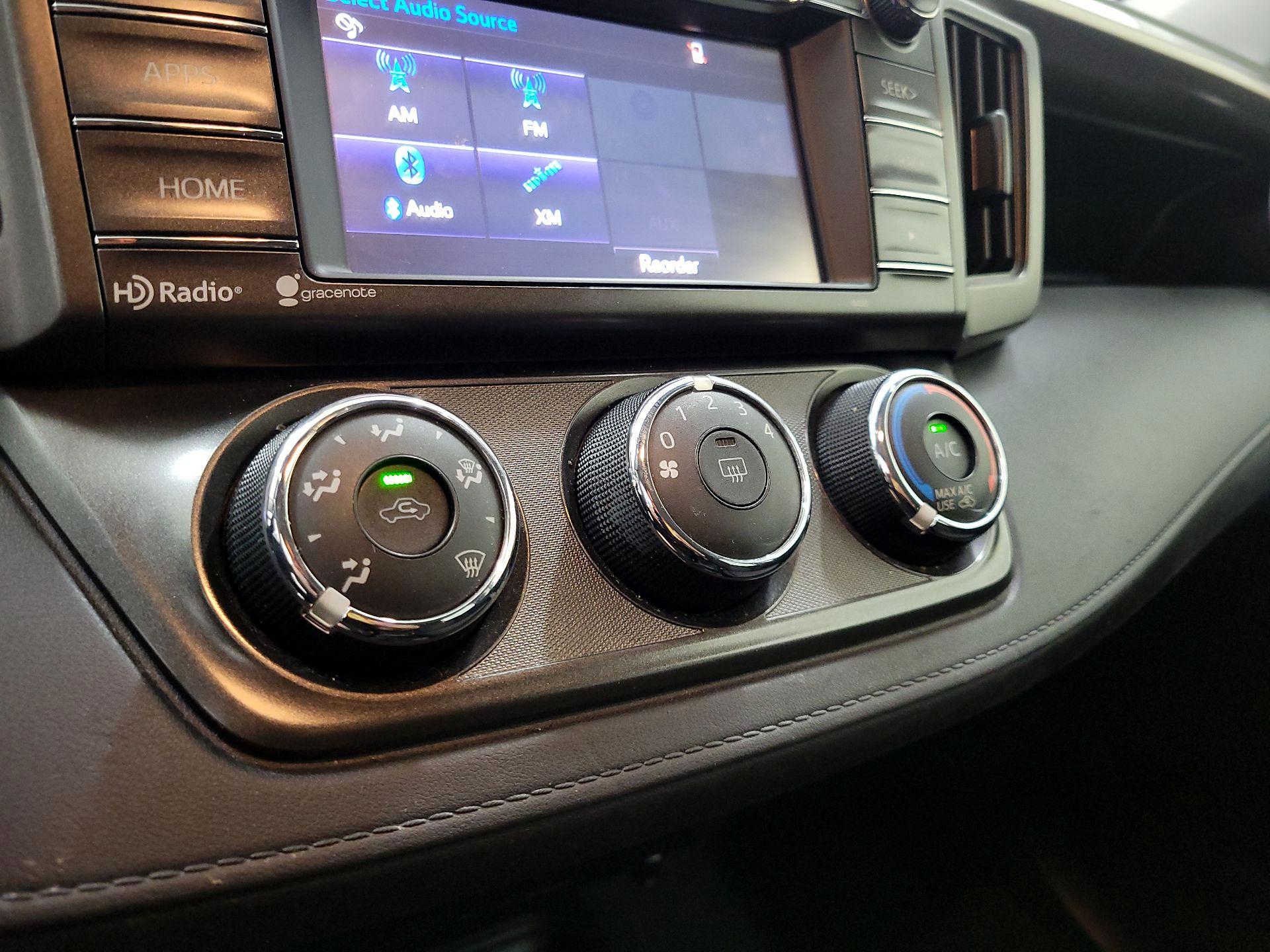 Thumbnail: 2014 Toyota RAV4 - 16