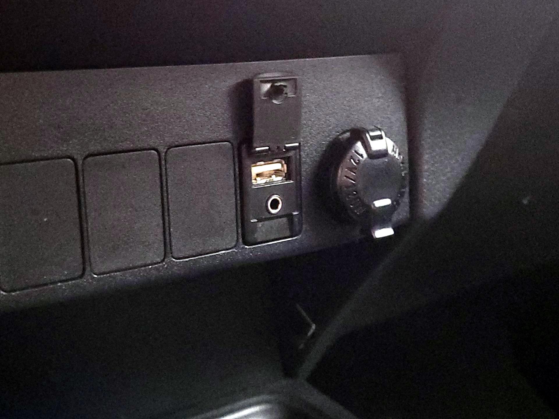 Thumbnail: 2014 Toyota RAV4 - 18