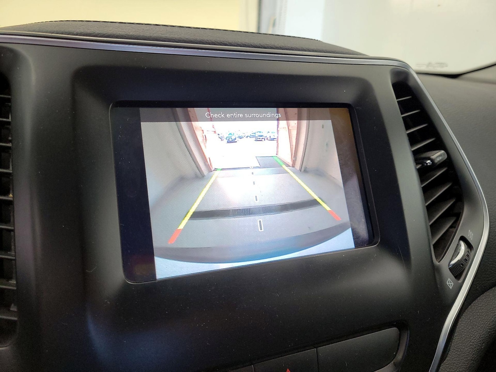 2019 Jeep Cherokee Latitude Plus - Photo 15