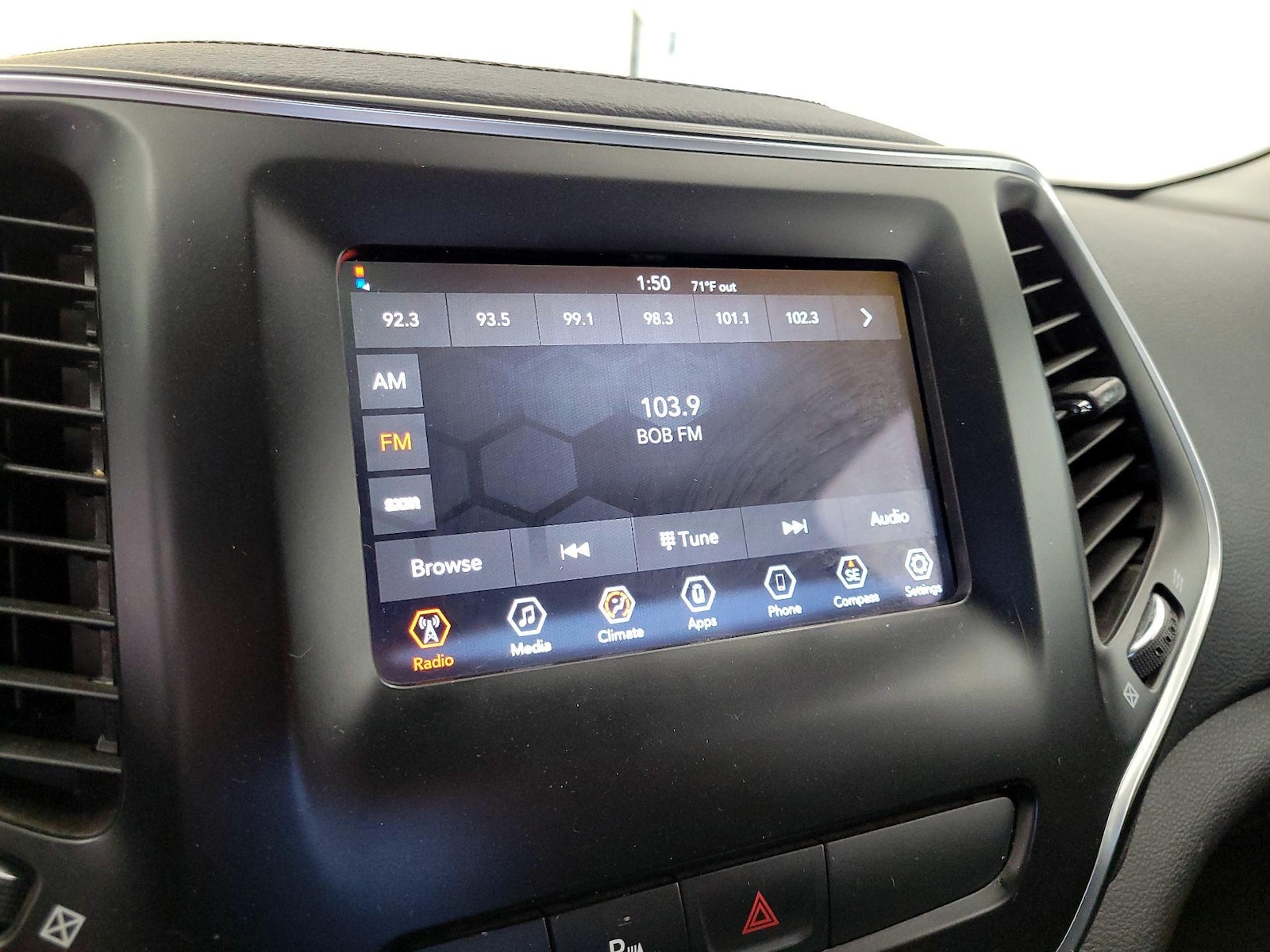 2019 Jeep Cherokee Latitude Plus - Photo 16