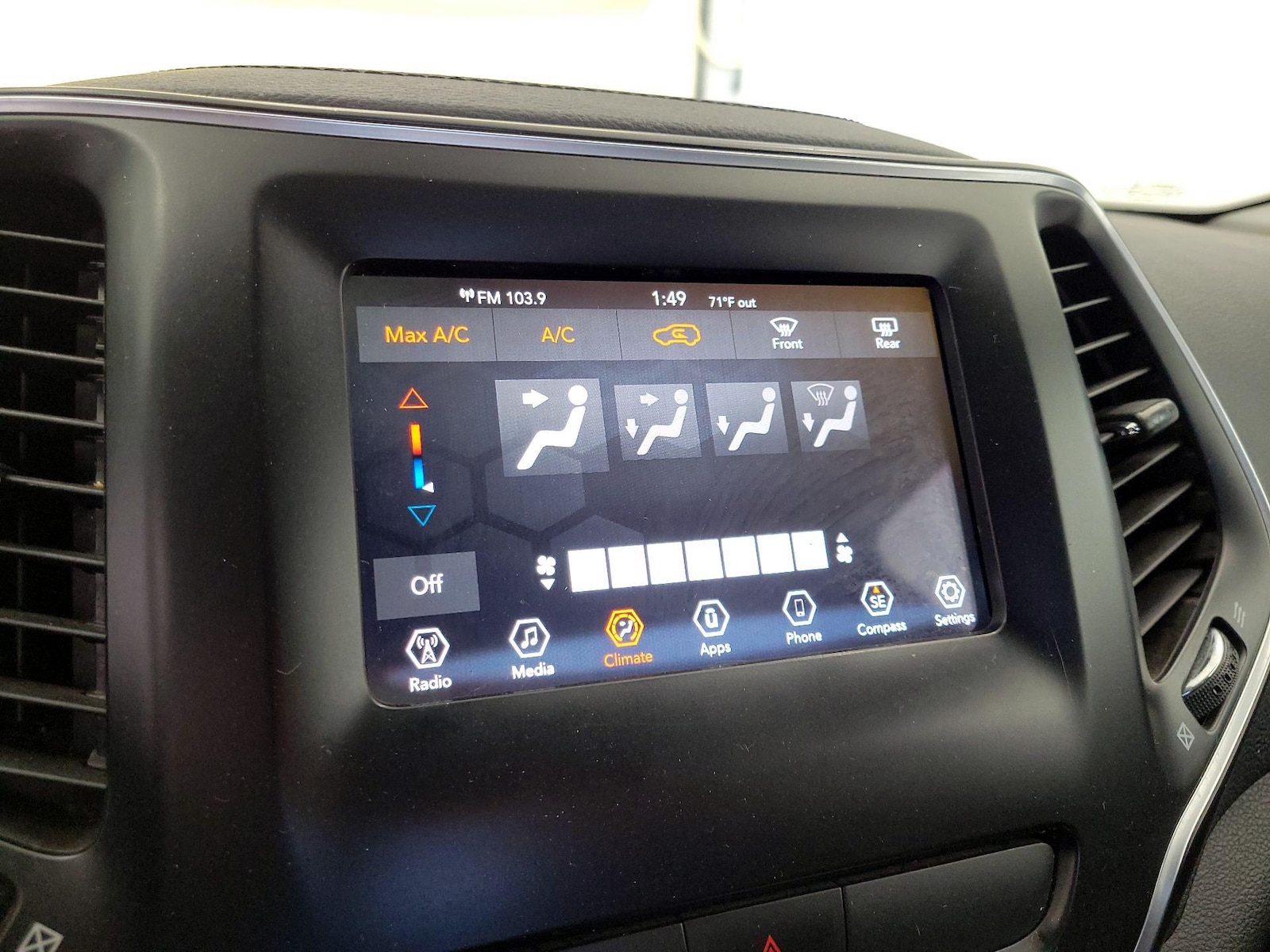 2019 Jeep Cherokee Latitude Plus - Photo 17