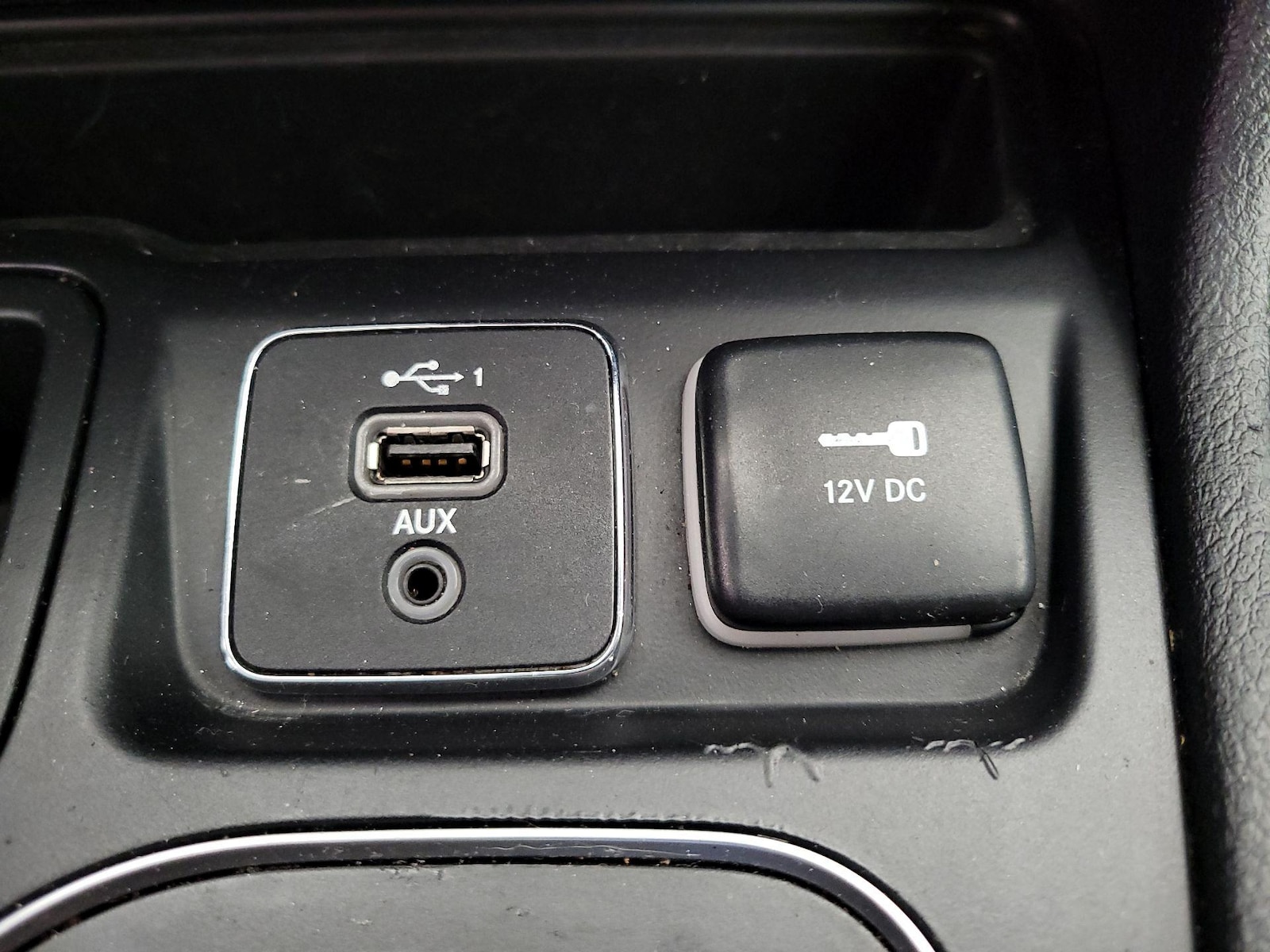 2019 Jeep Cherokee Latitude Plus - Photo 19