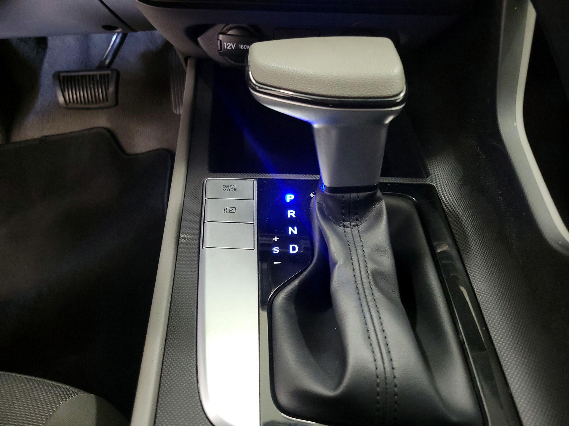 Thumbnail: 2022 Hyundai Elantra - 17